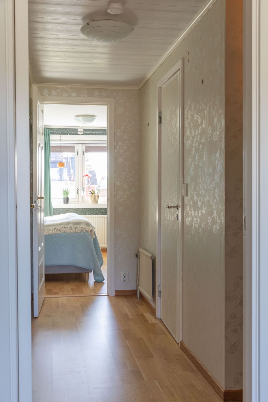 - Hall ÖV