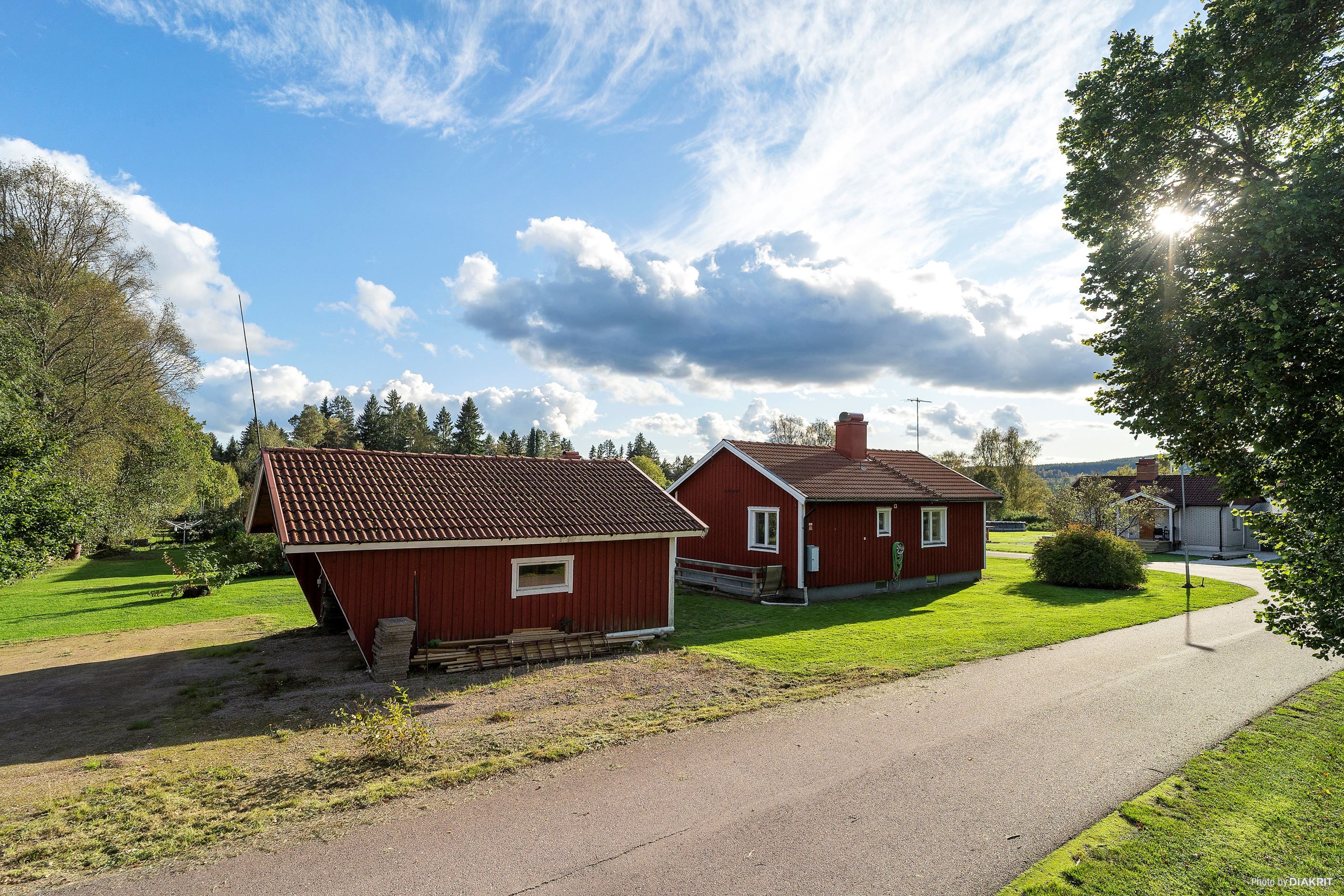Carport och bostadshus