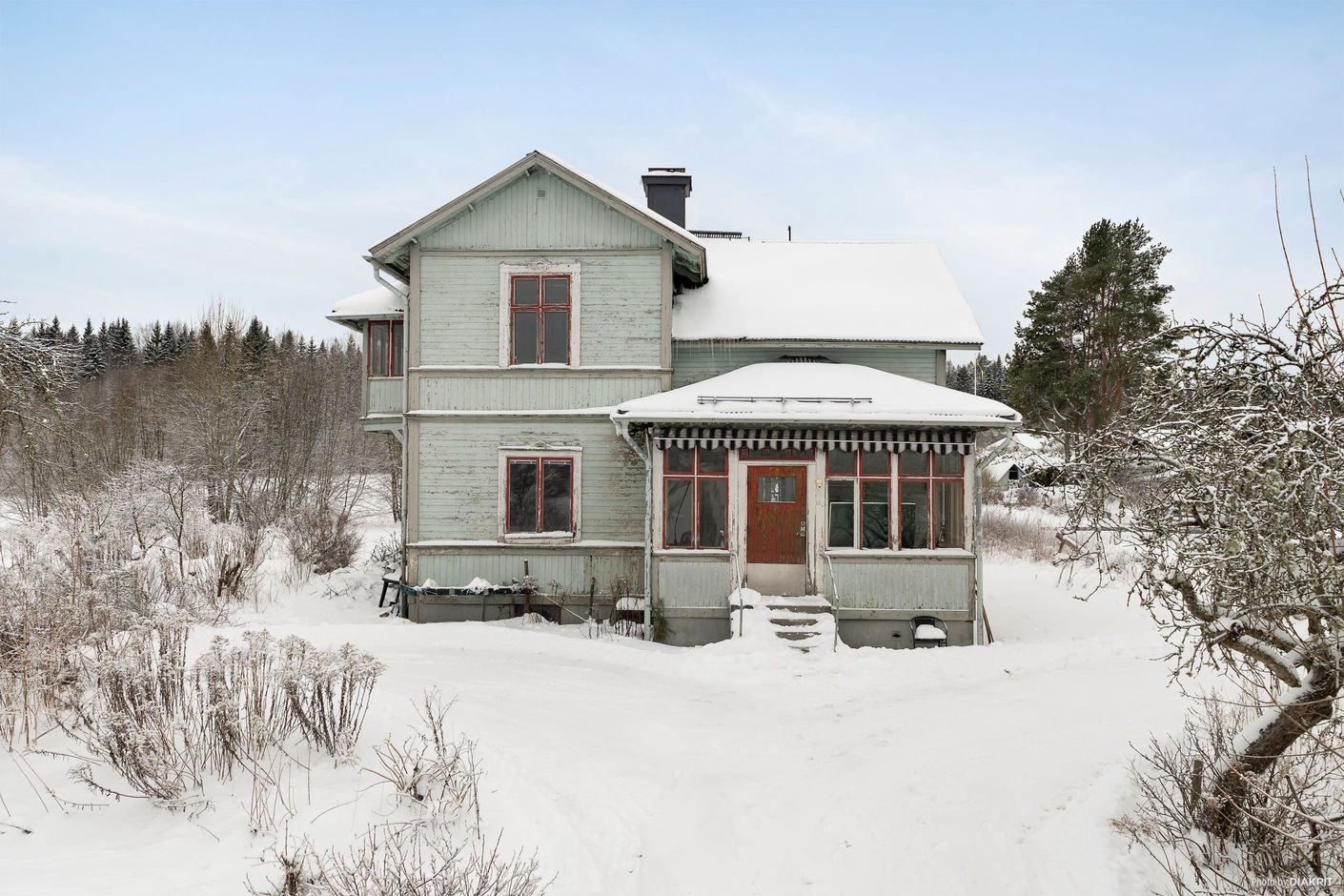 Husets framsida och entré