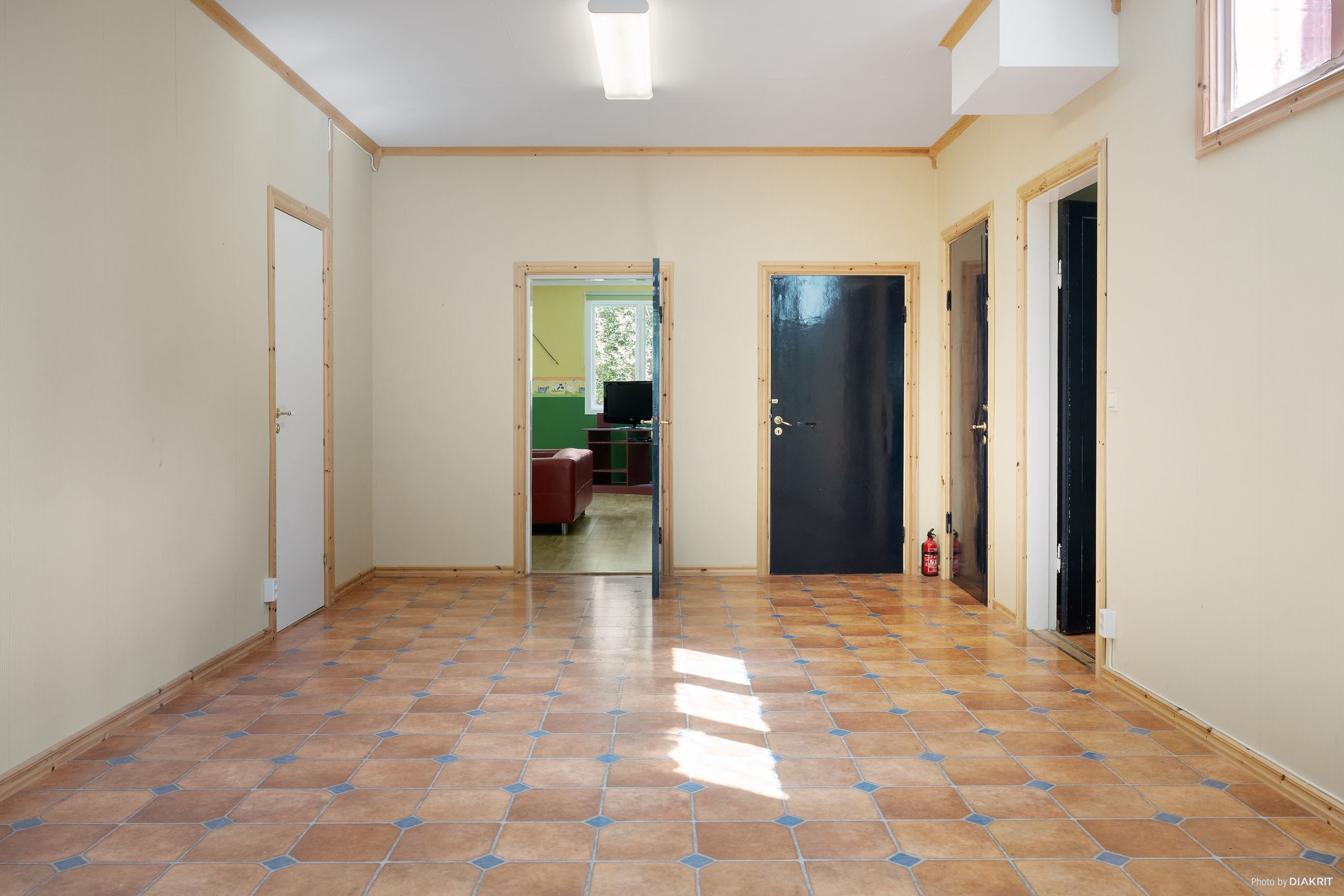 Hall Lgh 2