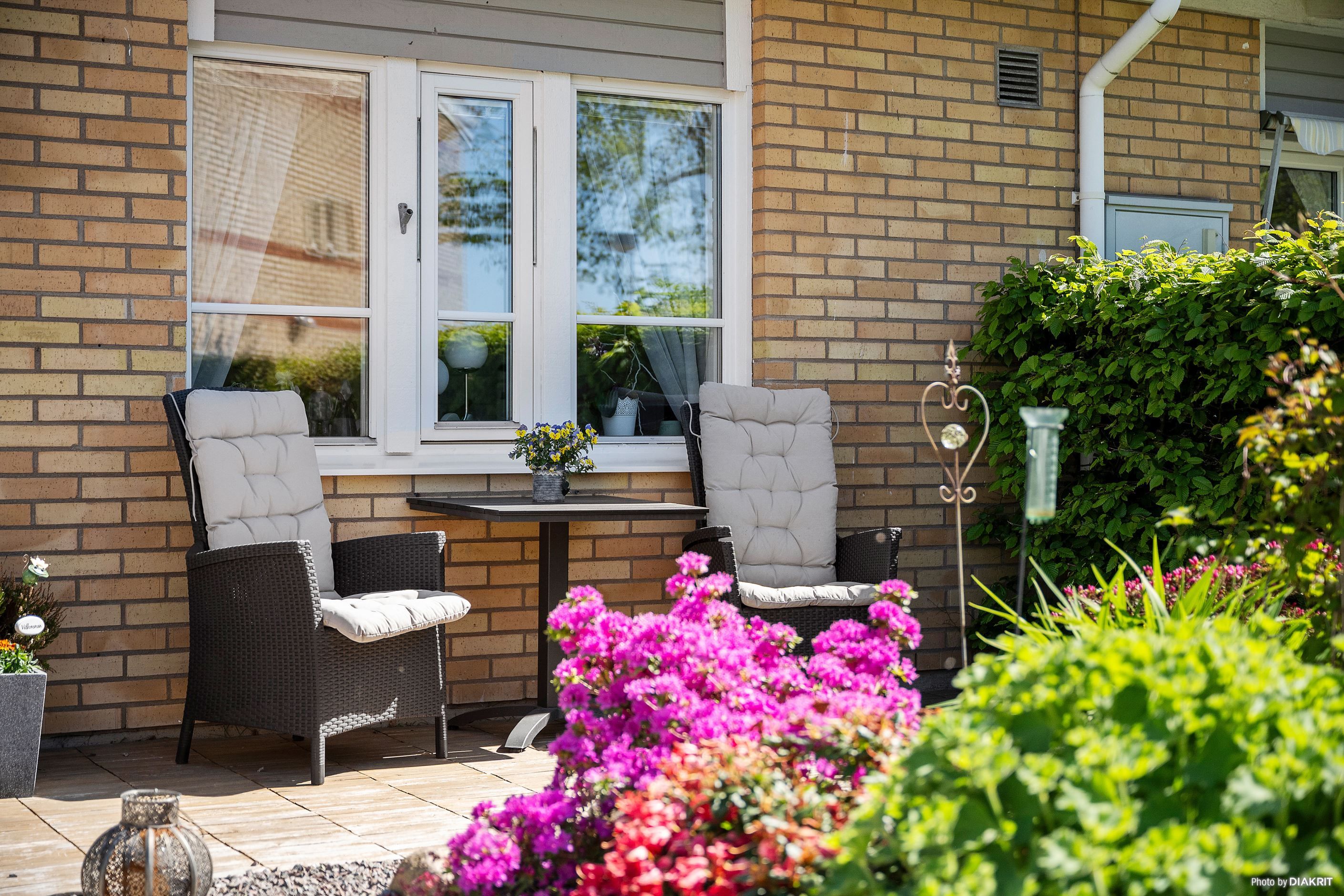 Mysig uteplats på framsidan!