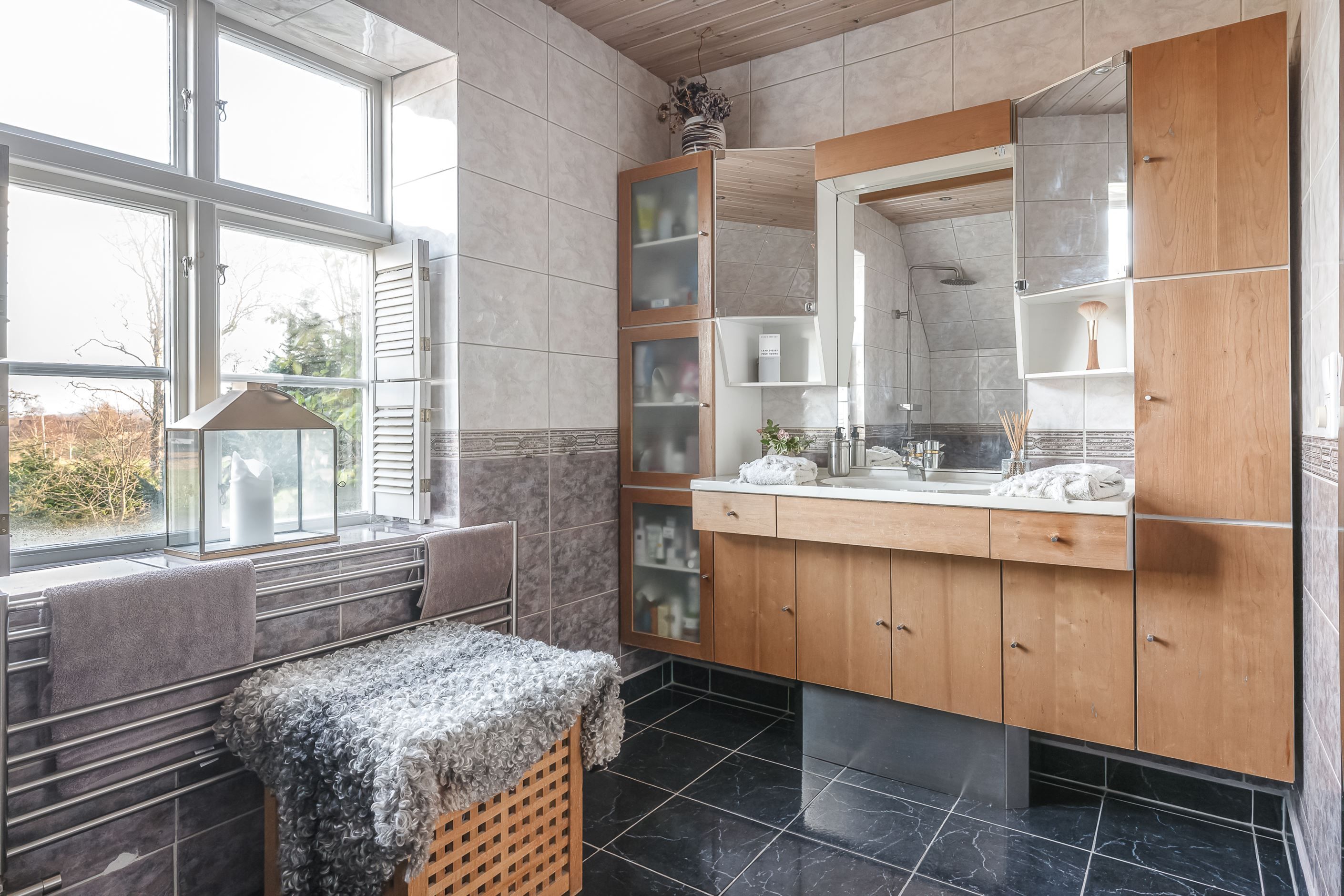 Helkaklat badrum övre plan