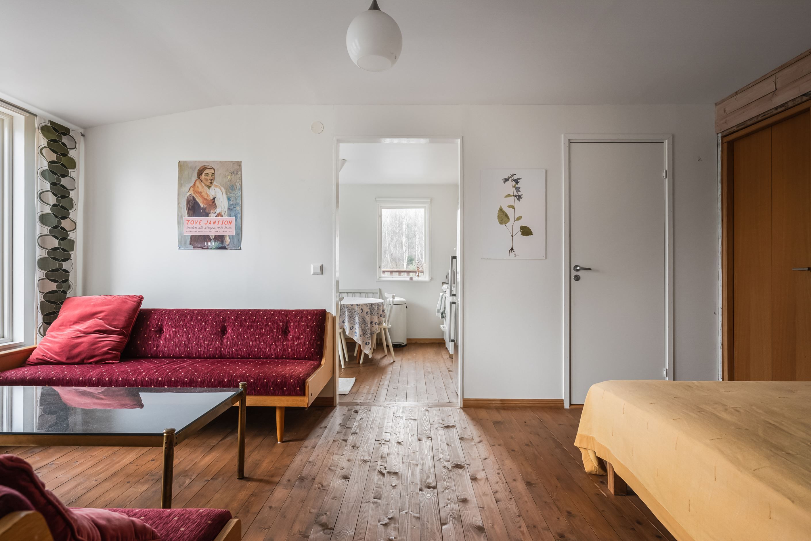 Allrum med kök i bakgrunden