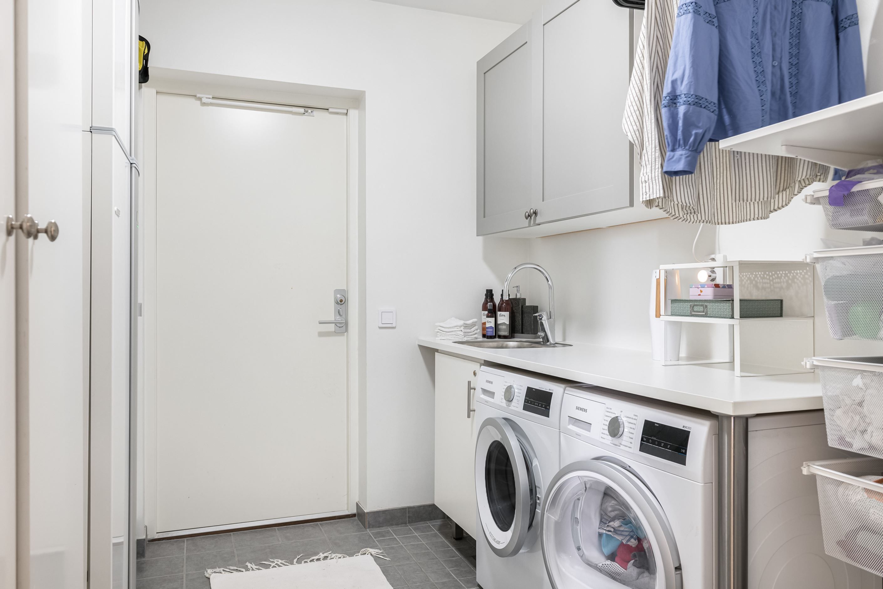Tvättstuga med garage i anslutning