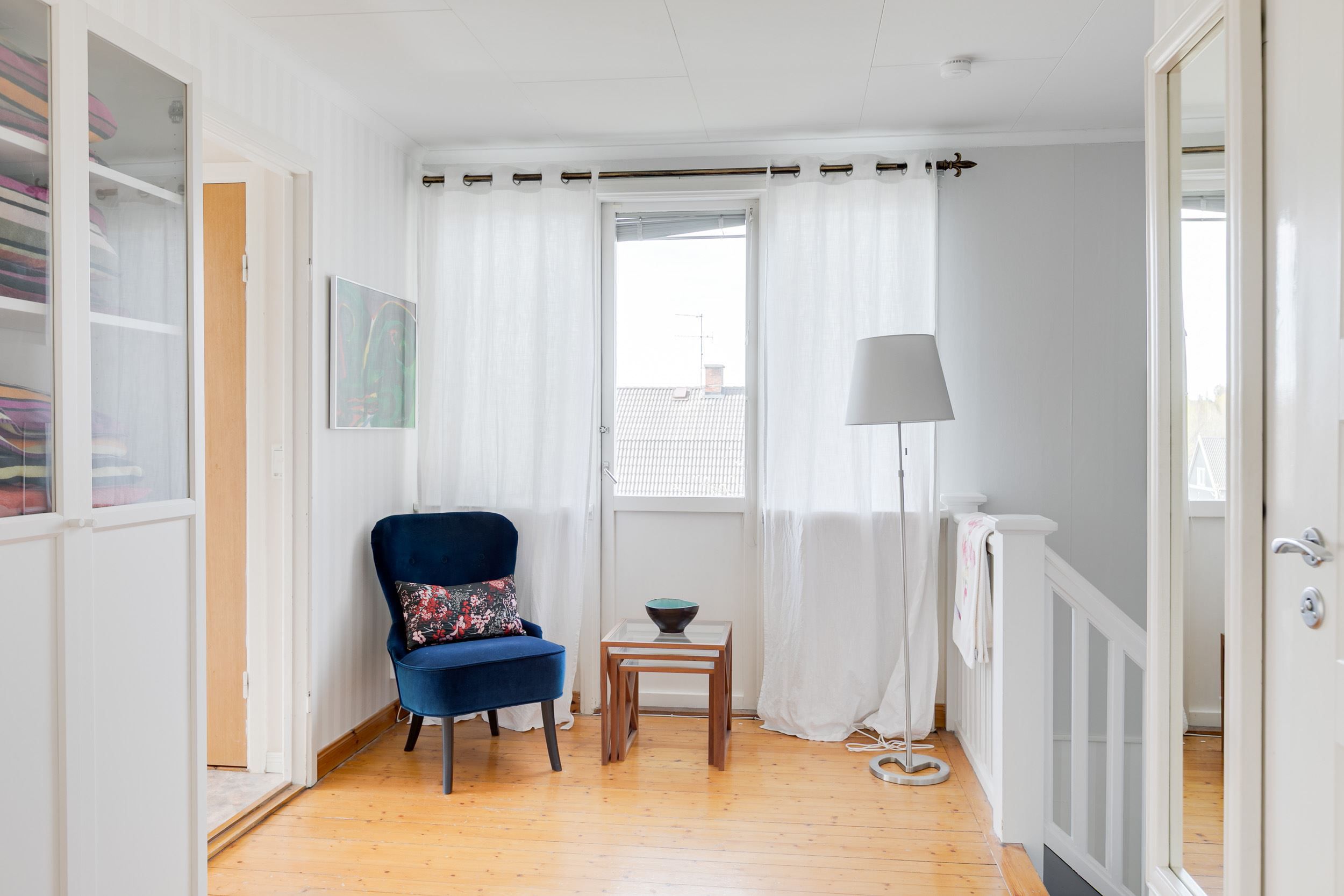 Hall med utgång till balkong