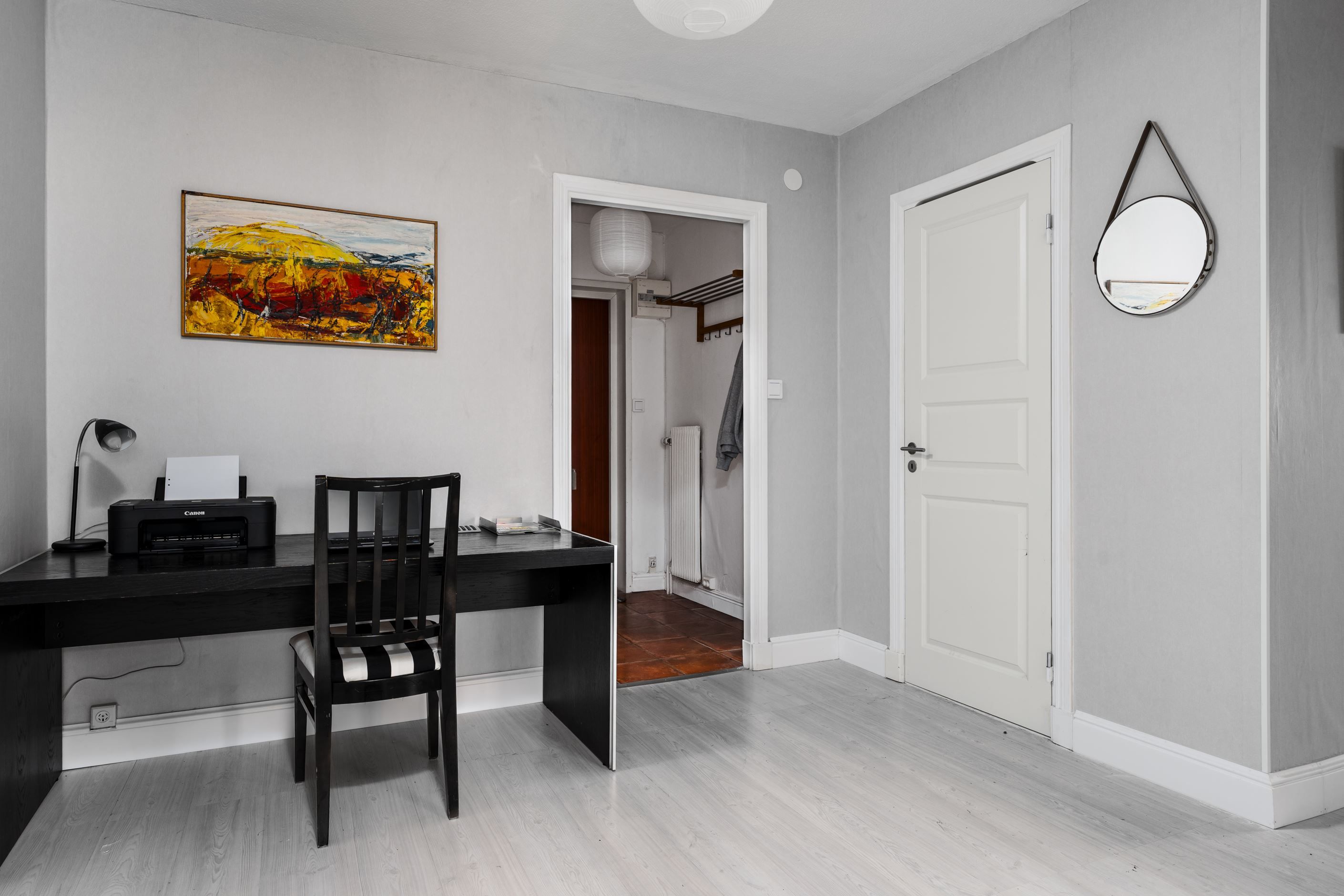 Hall med klädkammare