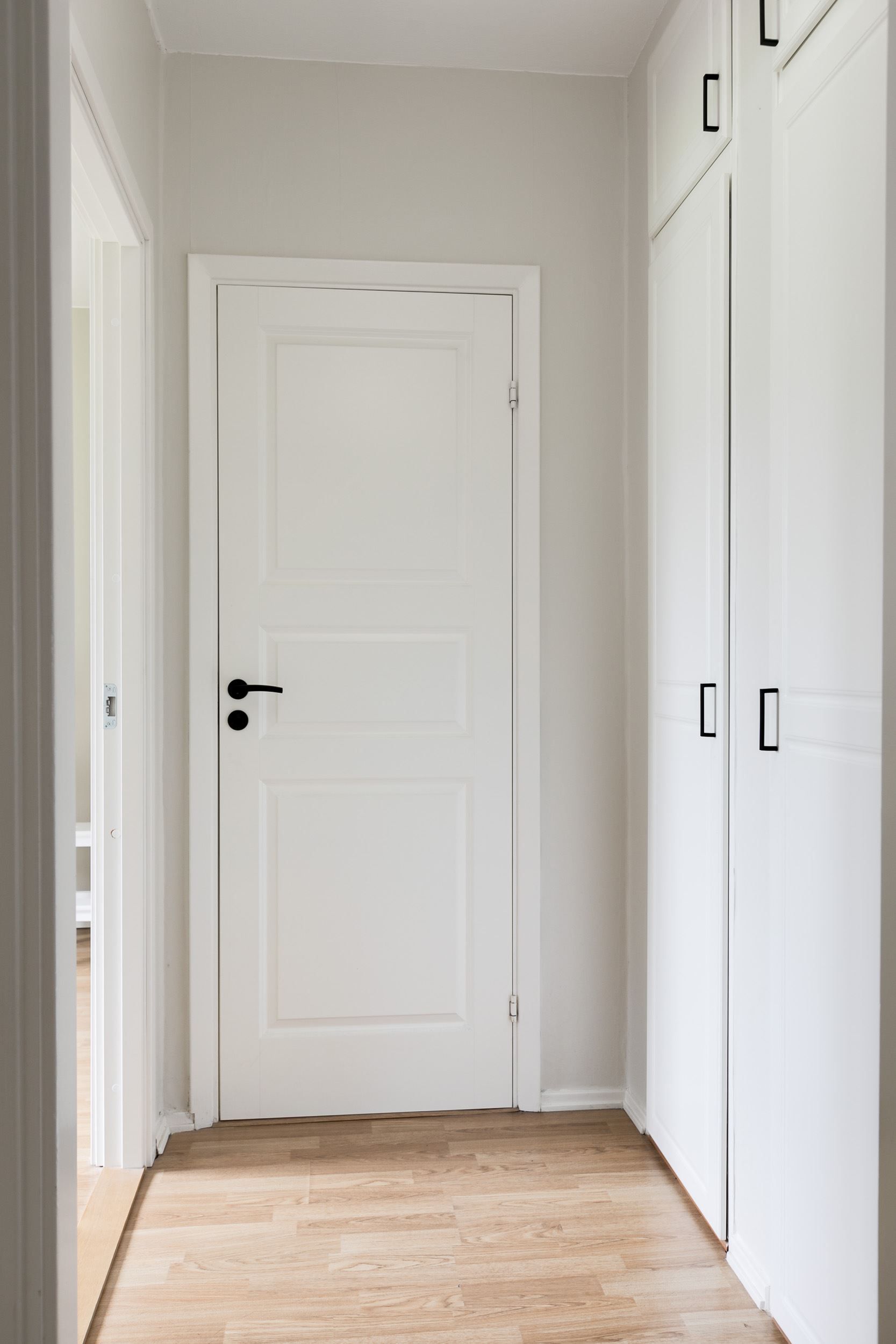 Hall in mot badrum och sovrum