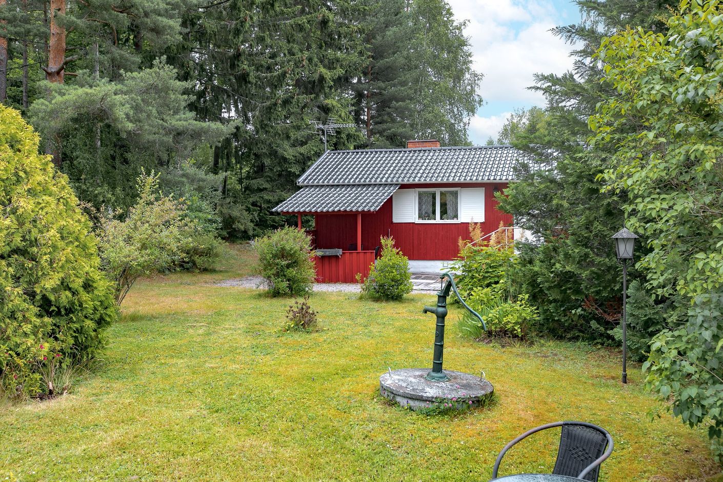 Fasad med entré