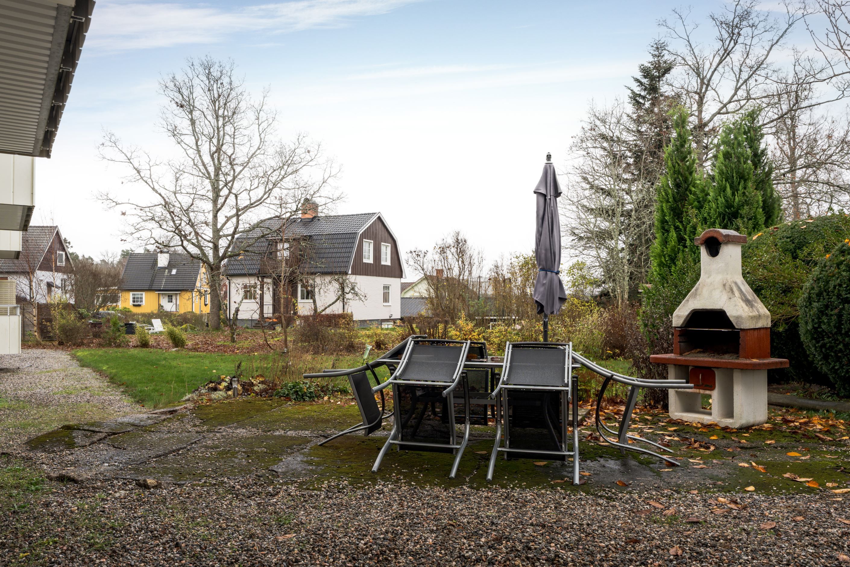 Gemensam uteplats med grill