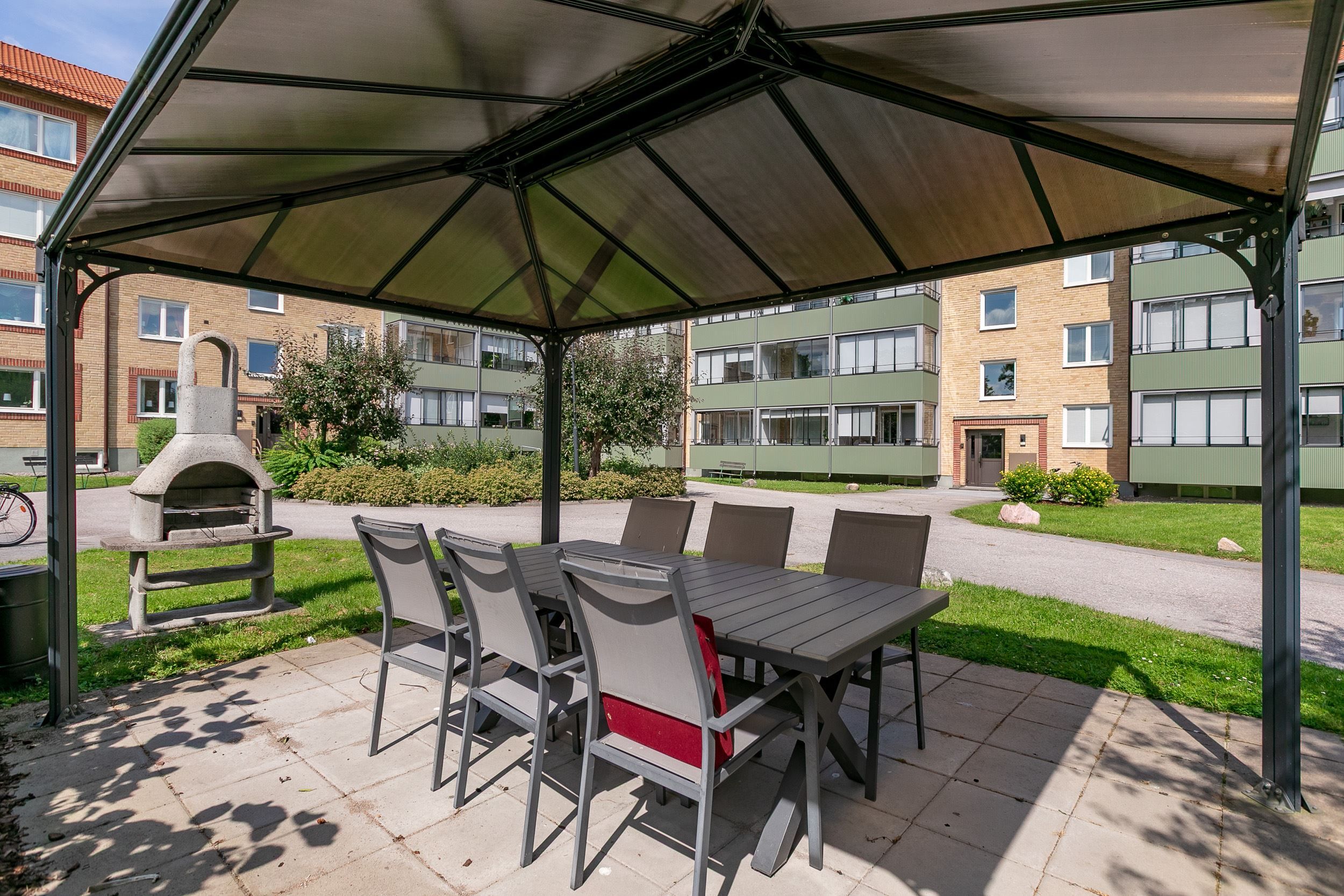Innergård med grillplats