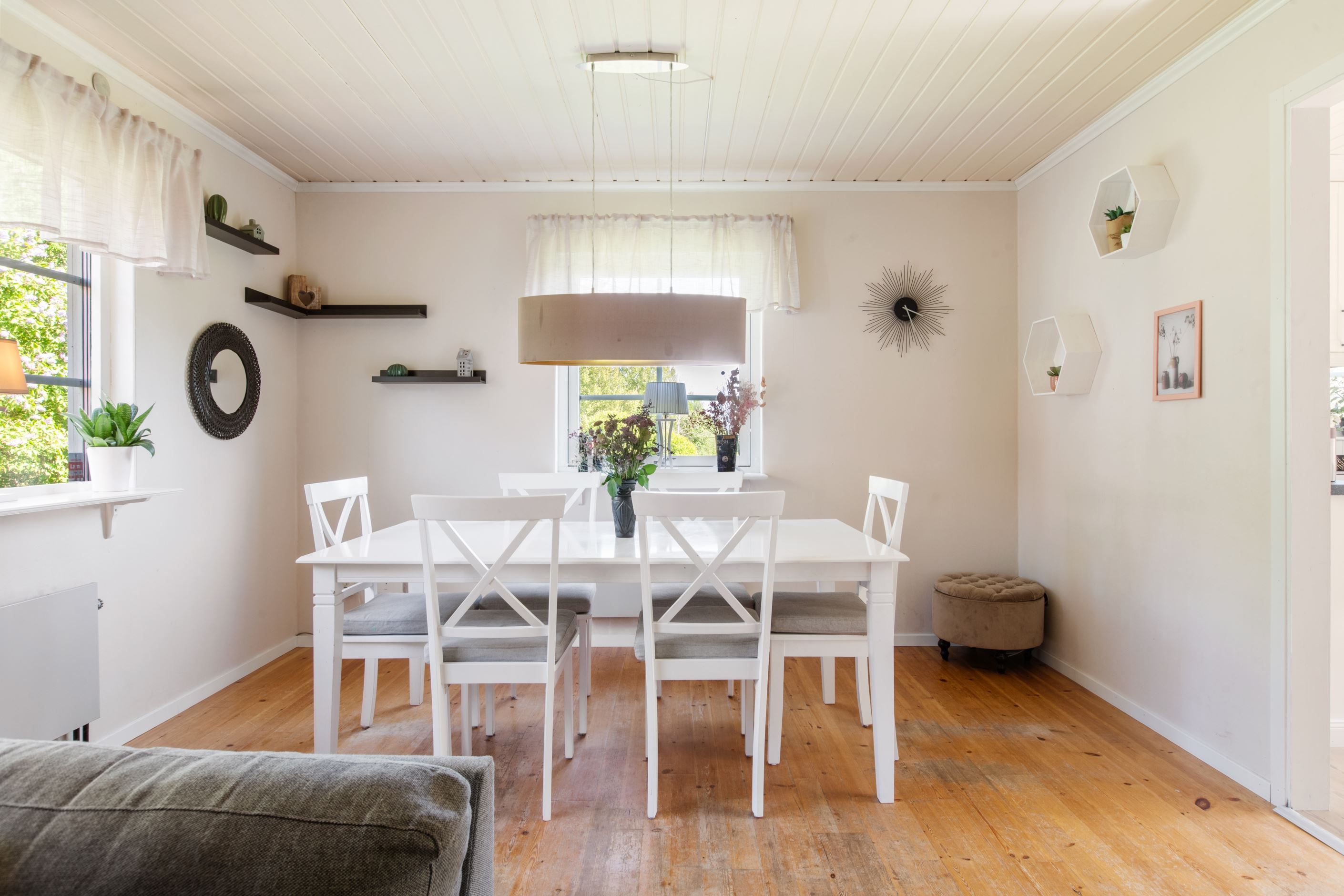 Vardagsrum med matplats