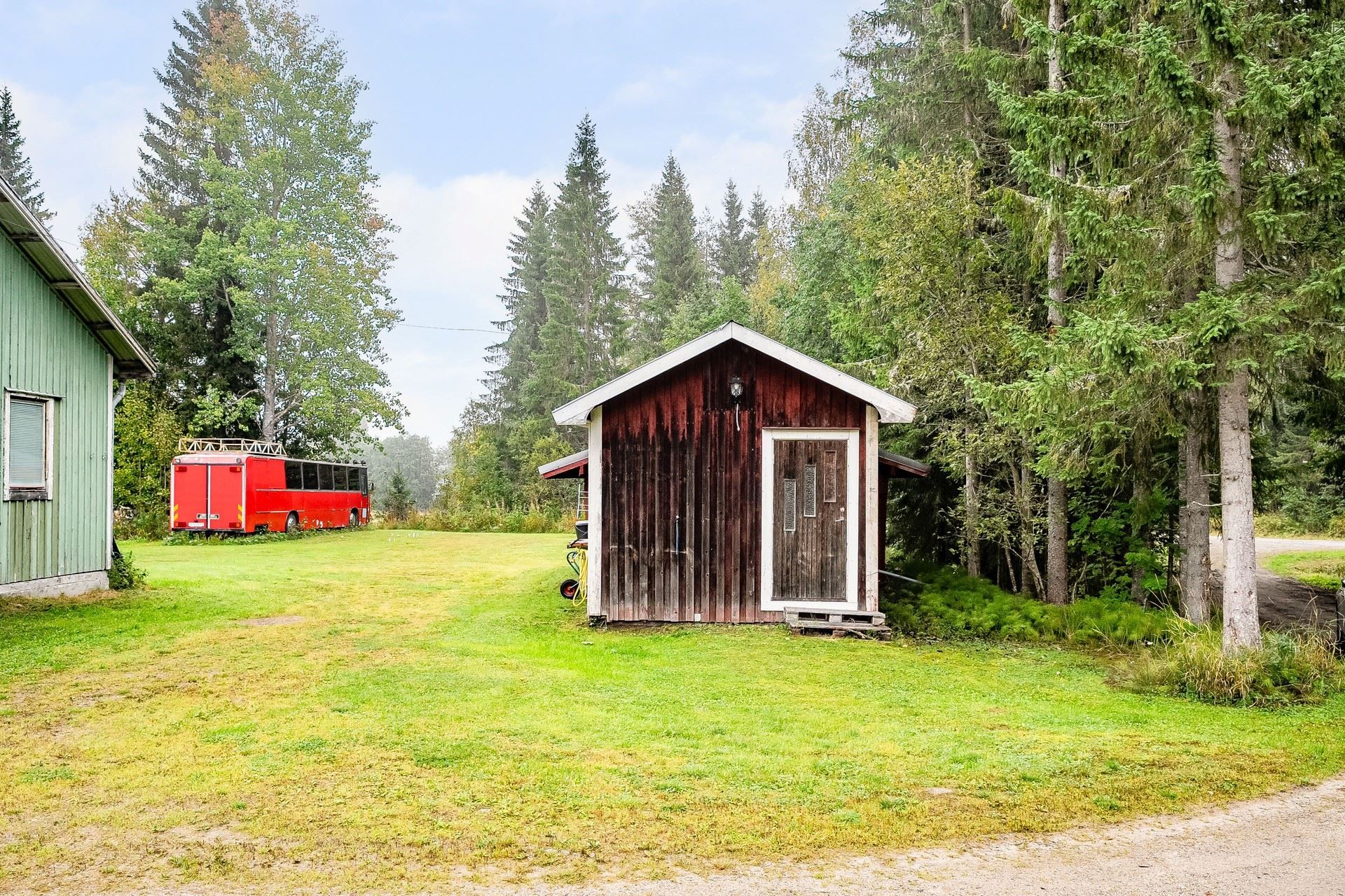 Hundhus med hundgård
