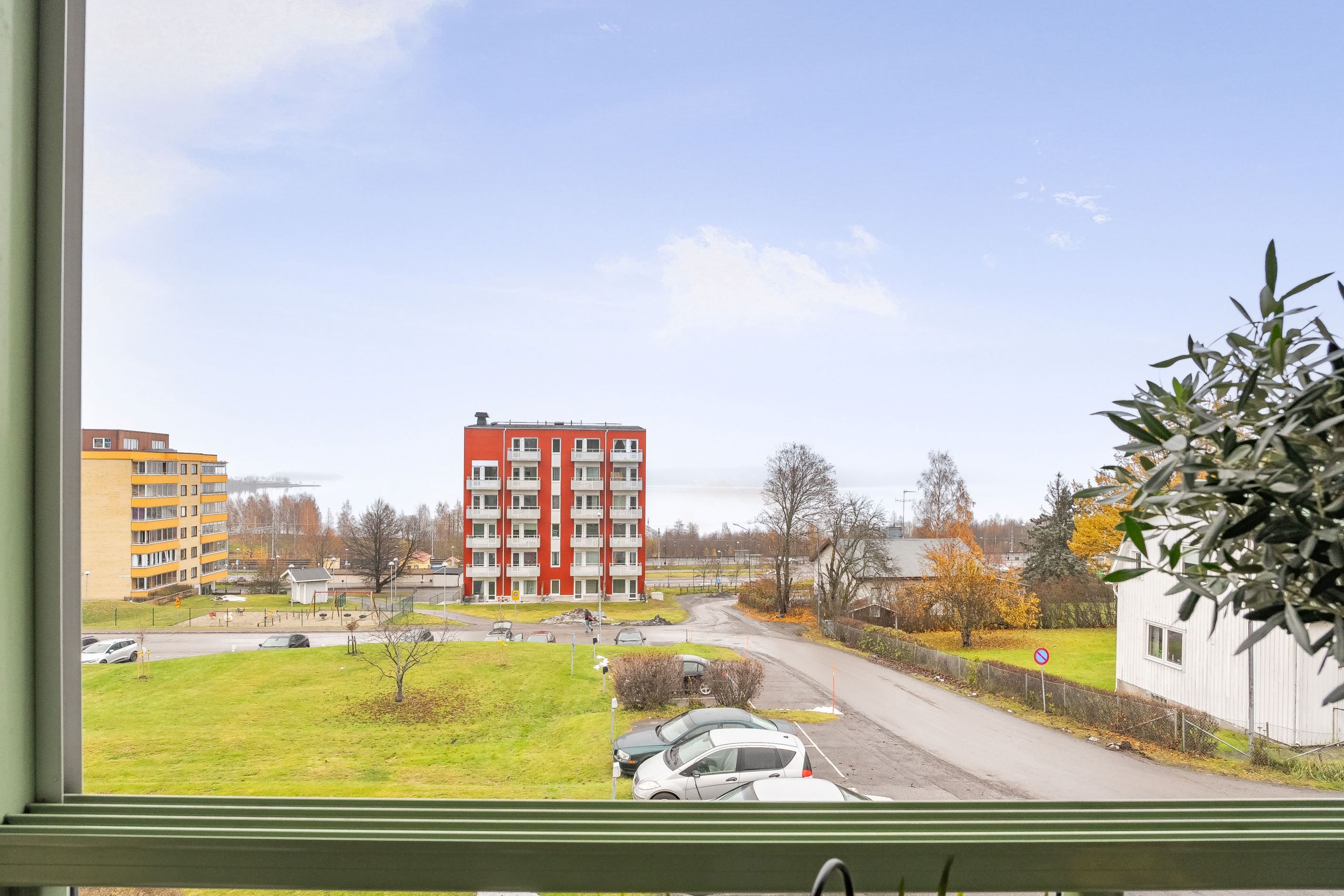 Vyn från den inglasade balkongen