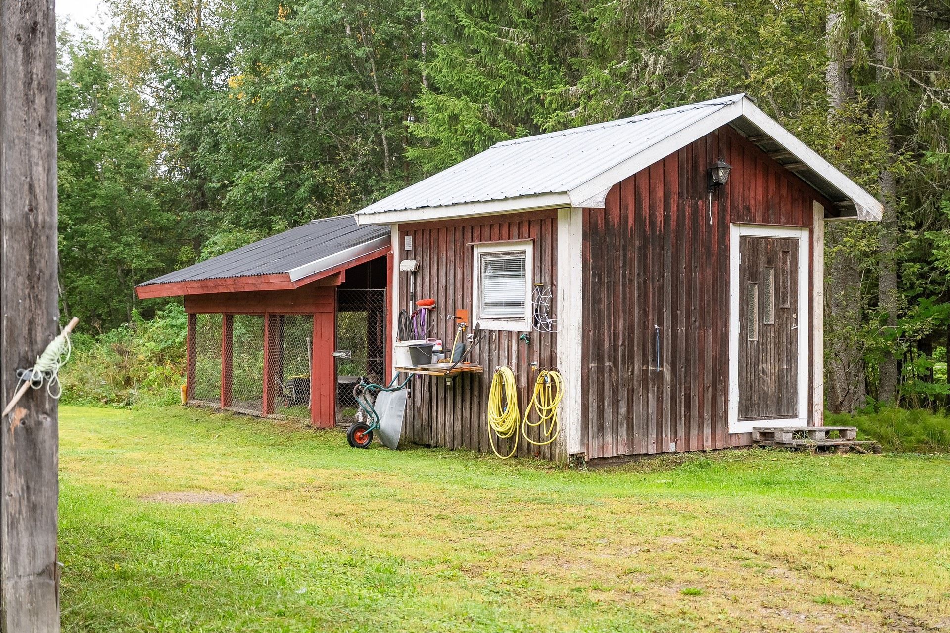 Hundhus med hundgård