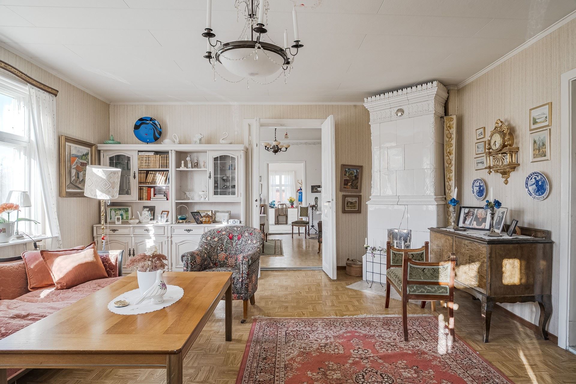 Vardagsrum med kakelugn