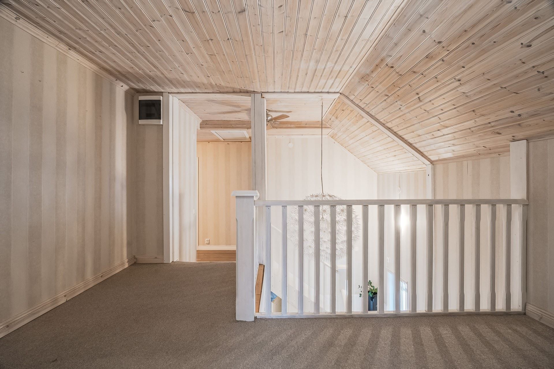 Hall/allrum övreplan