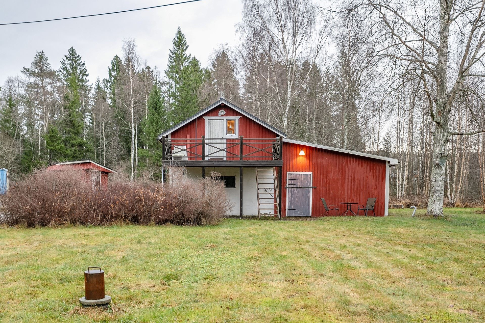 Ladugården med kontor/gästrum