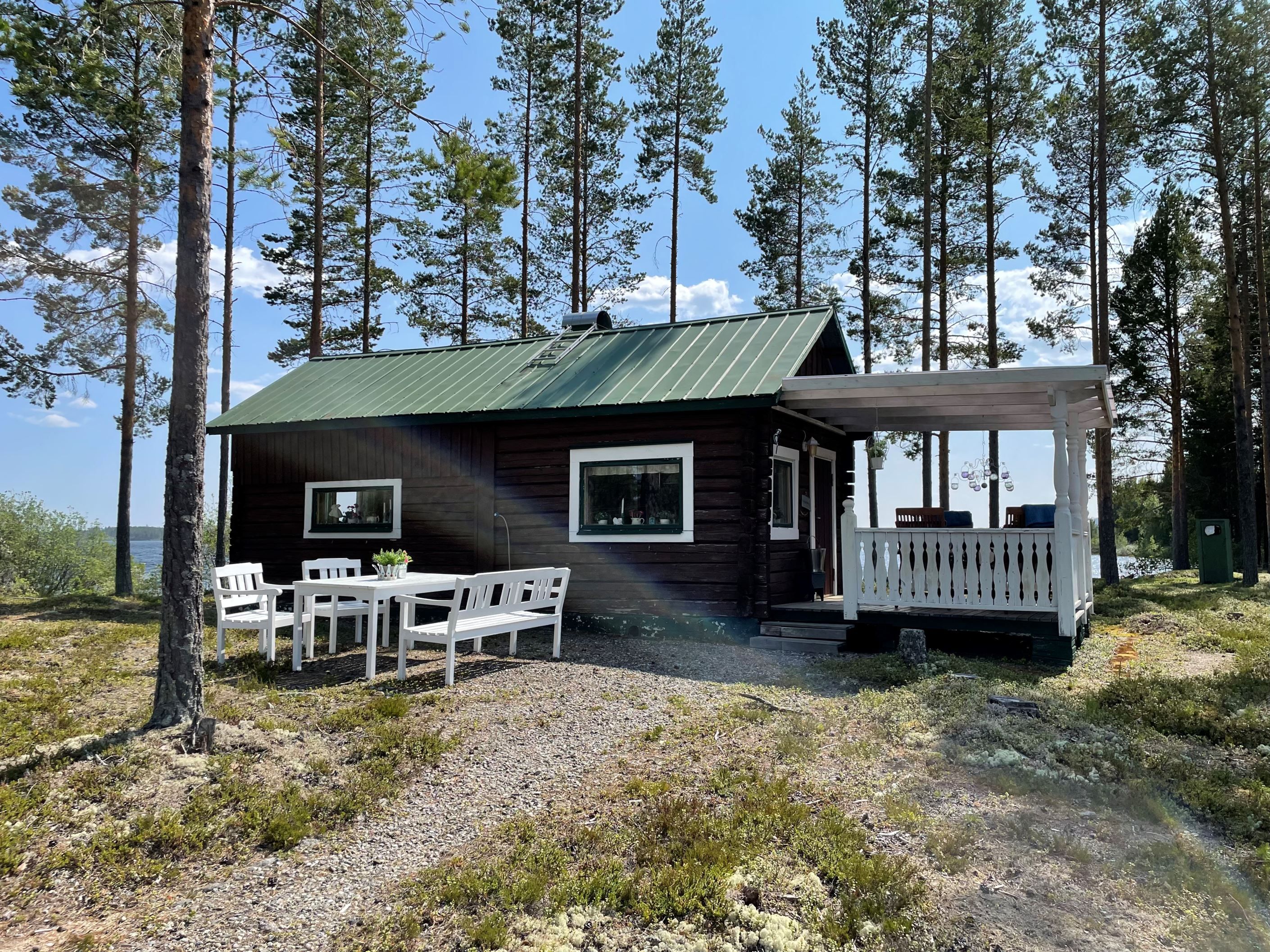 Stuga med kök och allrum