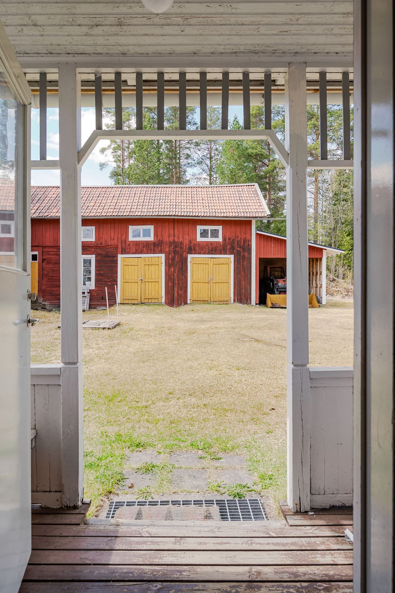 Mot gårdscentrum