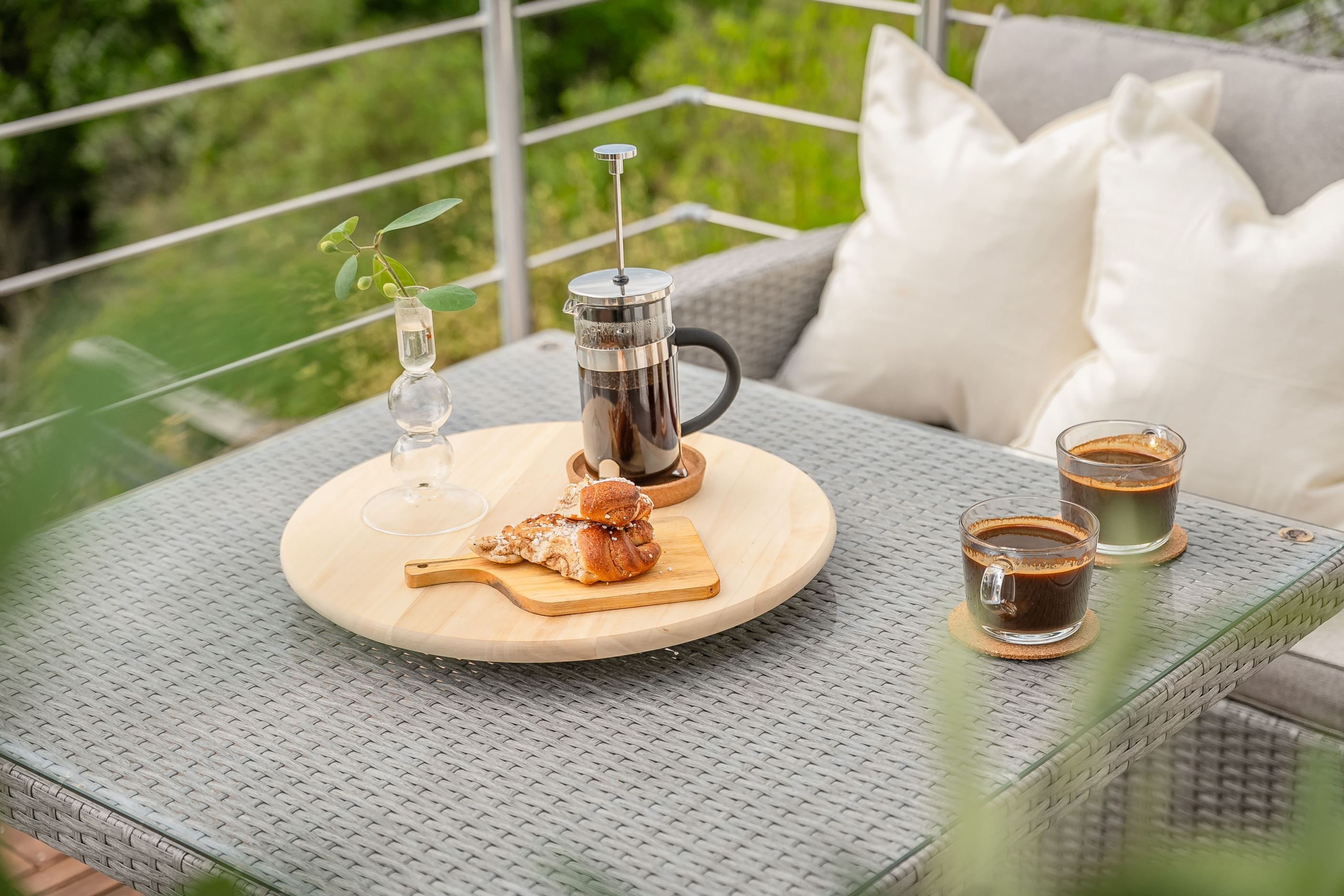 Fika på balkongen