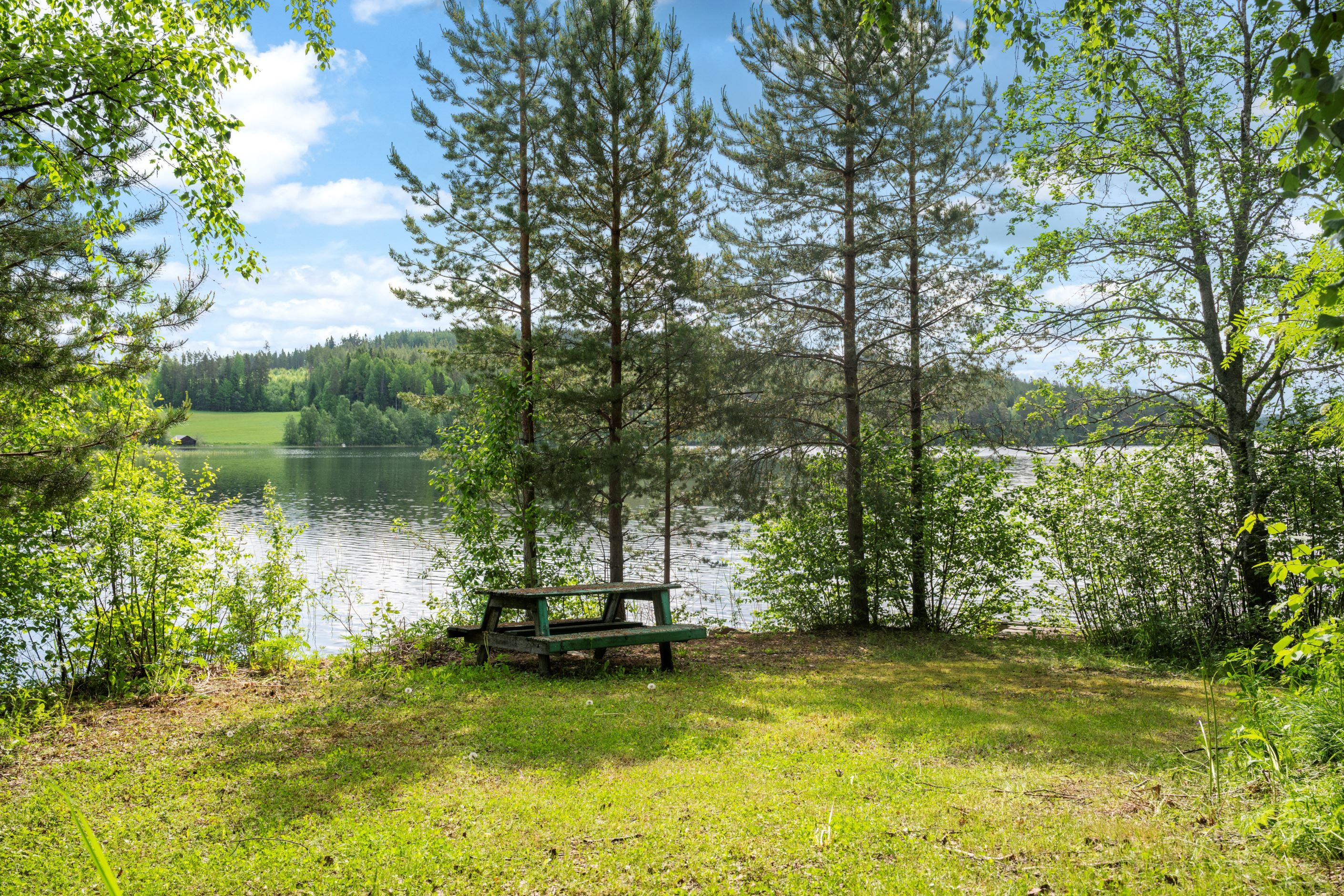 Platsen nere vid sjön