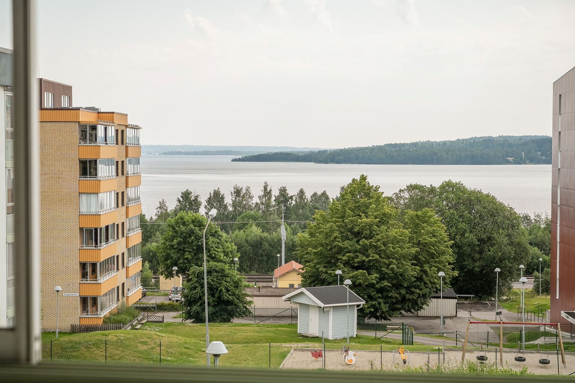 Vy från den inglasade balkongen