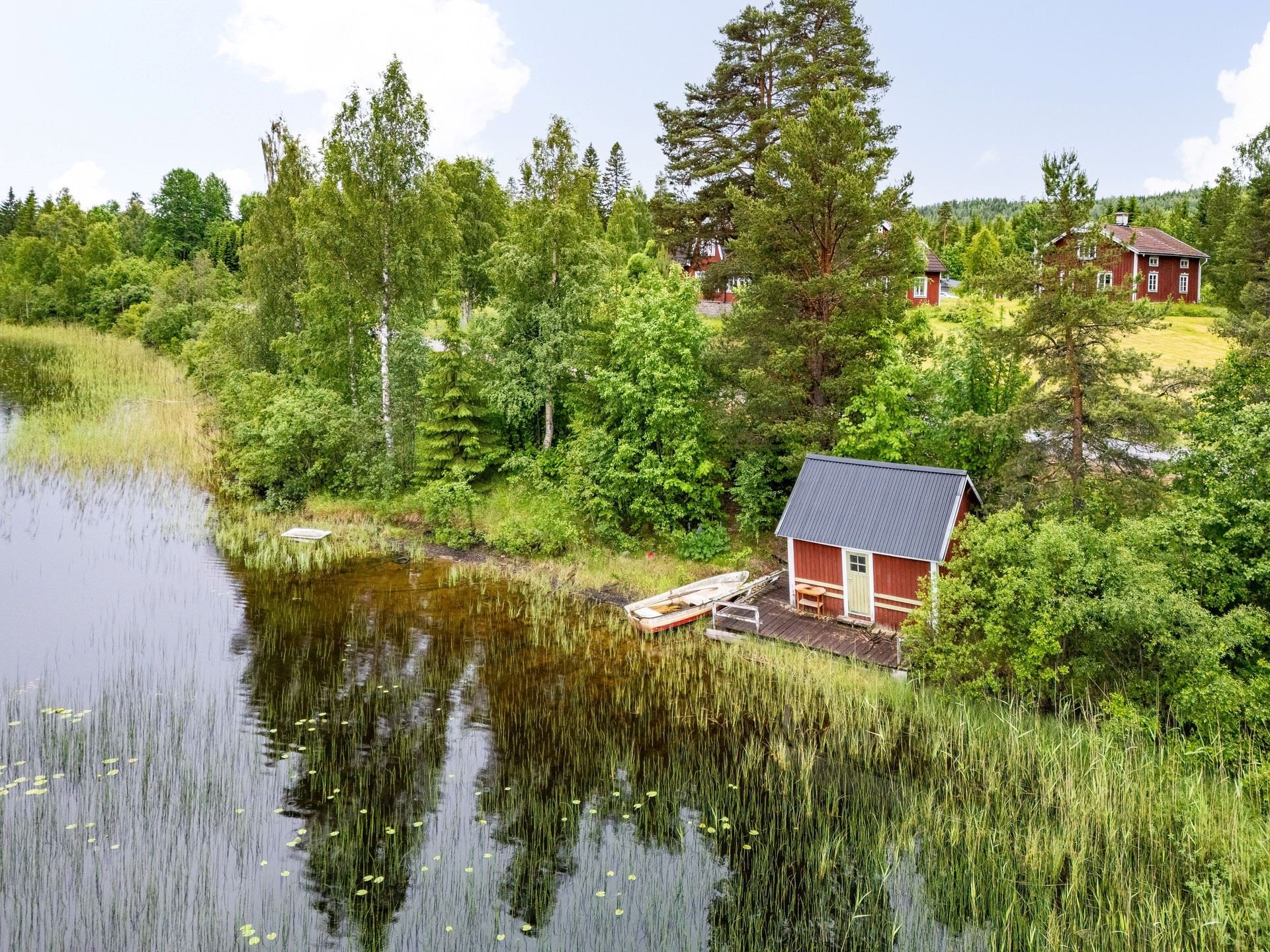 Sjöboden med båt