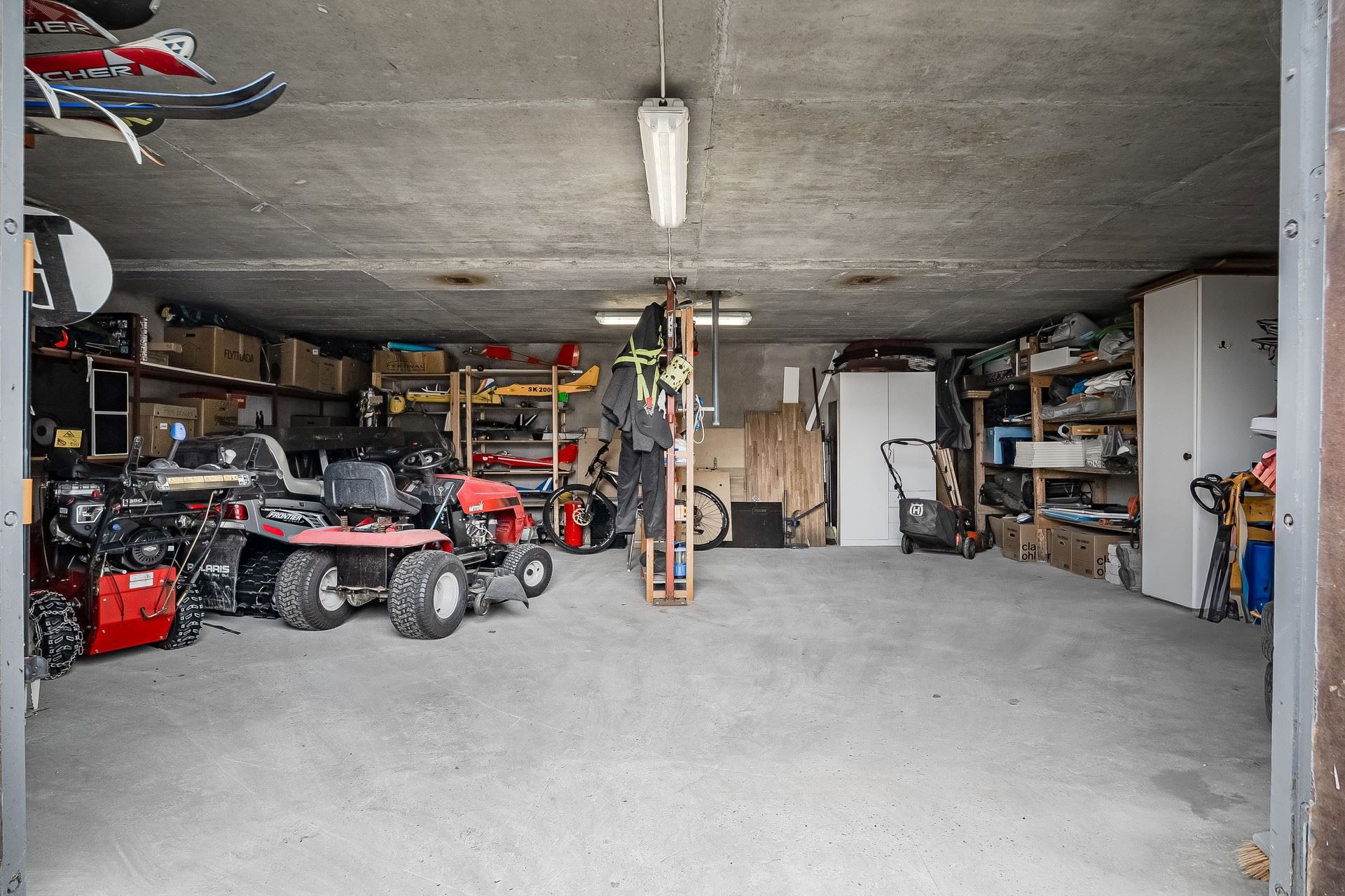 Insidan garaget nedreplan