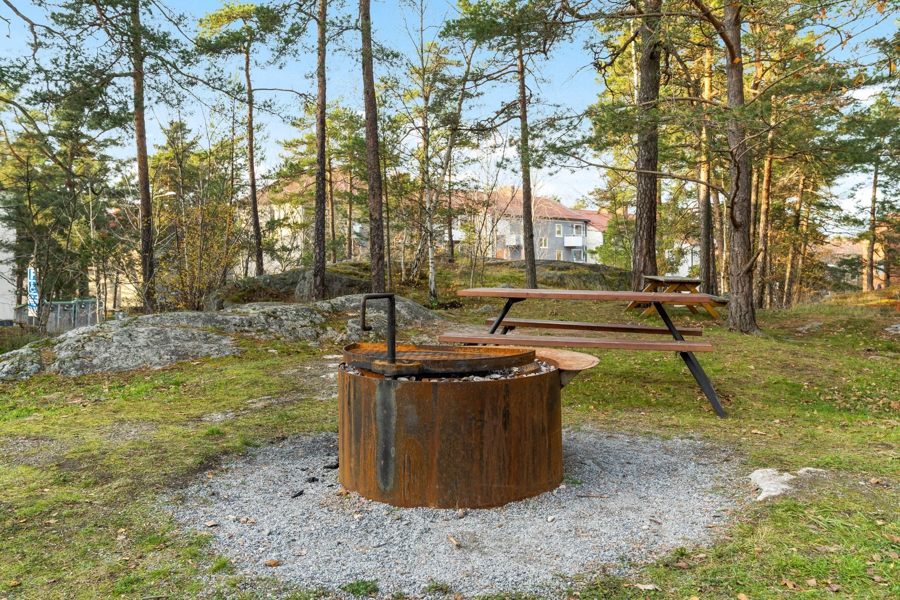 En av utegrillarna som alla får nyttja