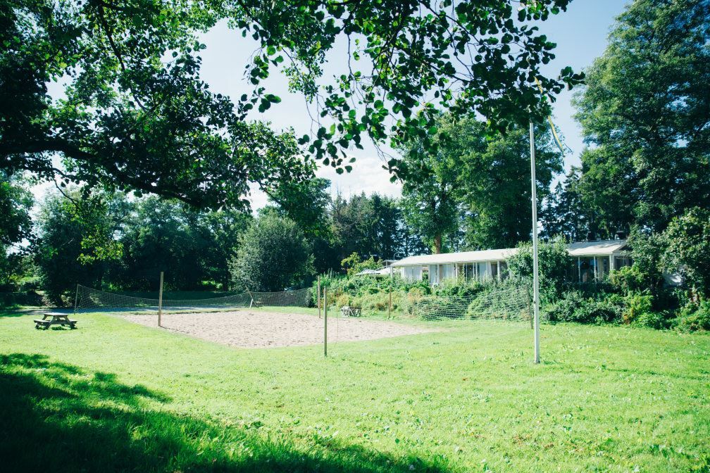 Vollybollplan bakom Enskede Värdshus
