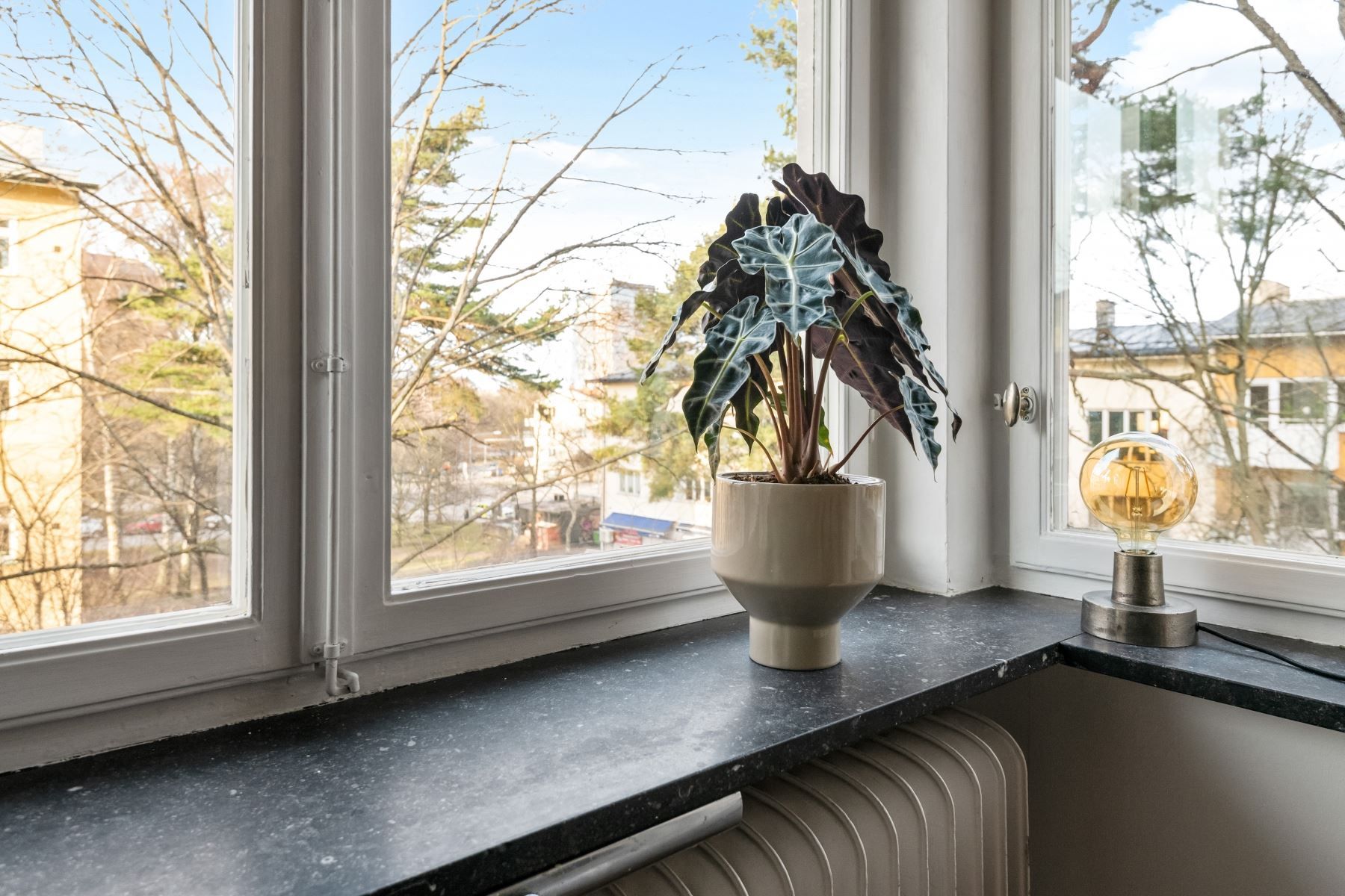 Vackra fönsterdetaljer i original