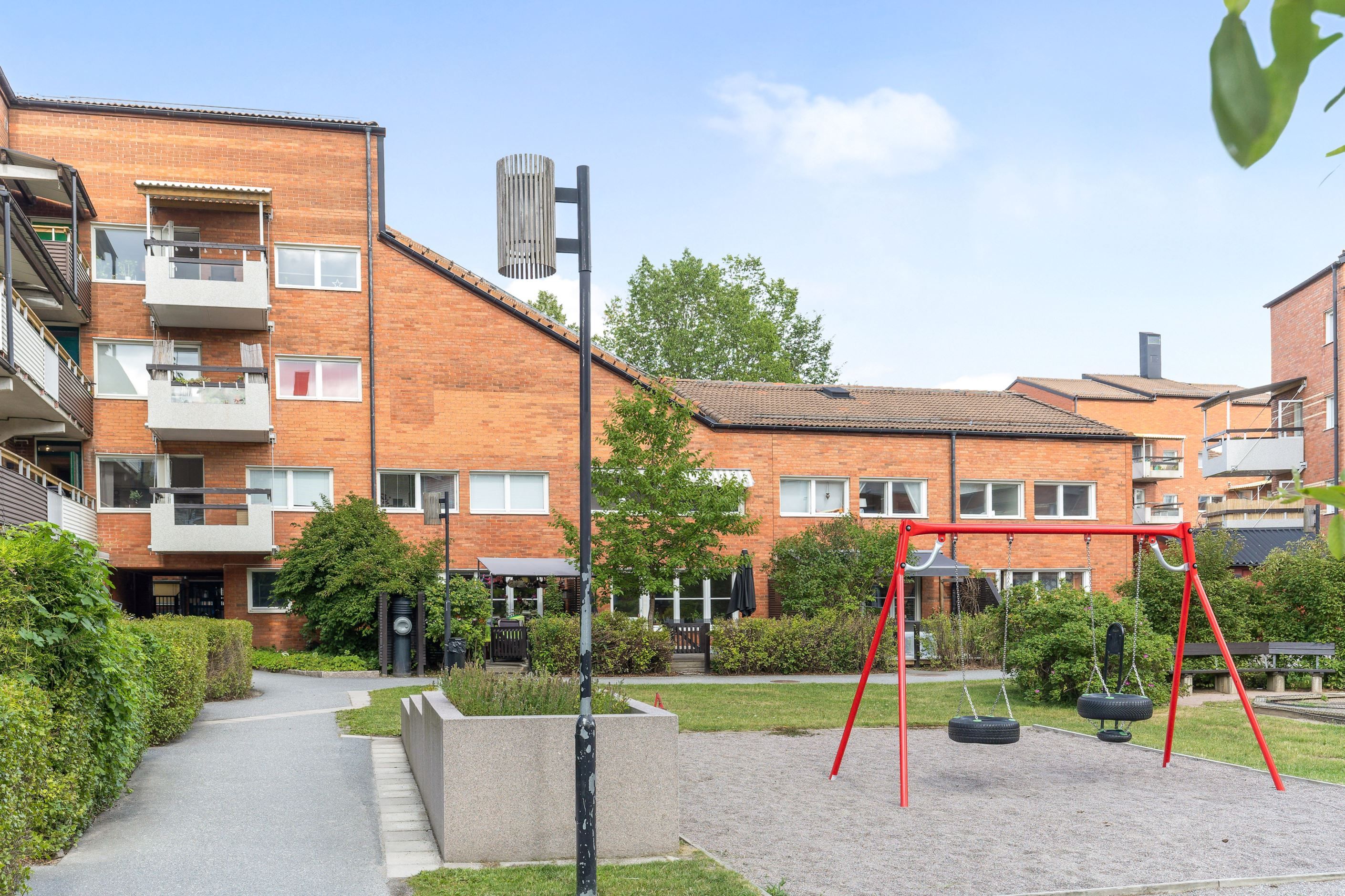 Föreningens ena innergård utanför porten