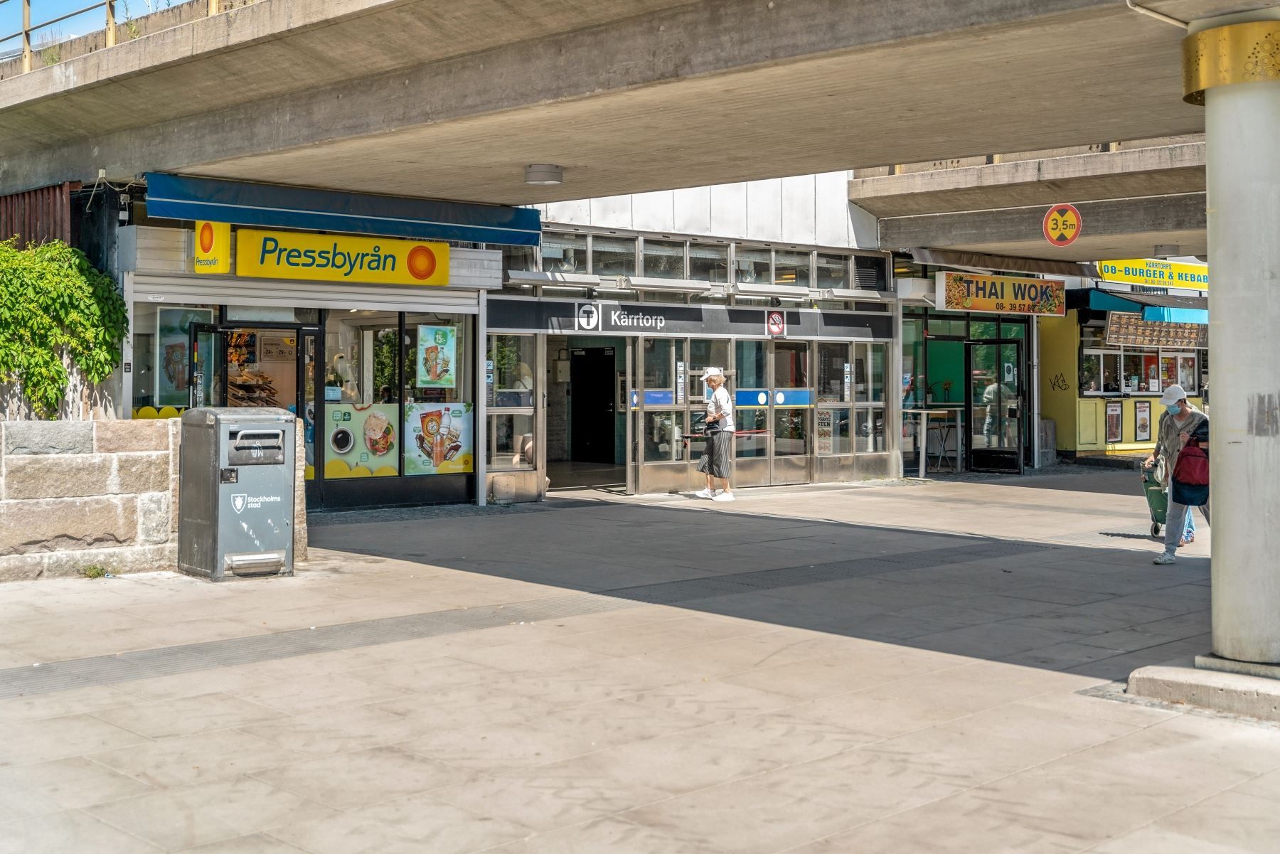 Kärrtorps T-bana och närservice