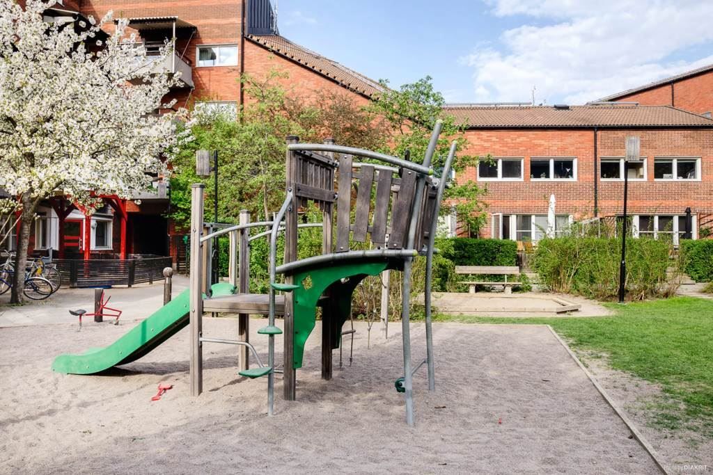 Fin lekplats på gården