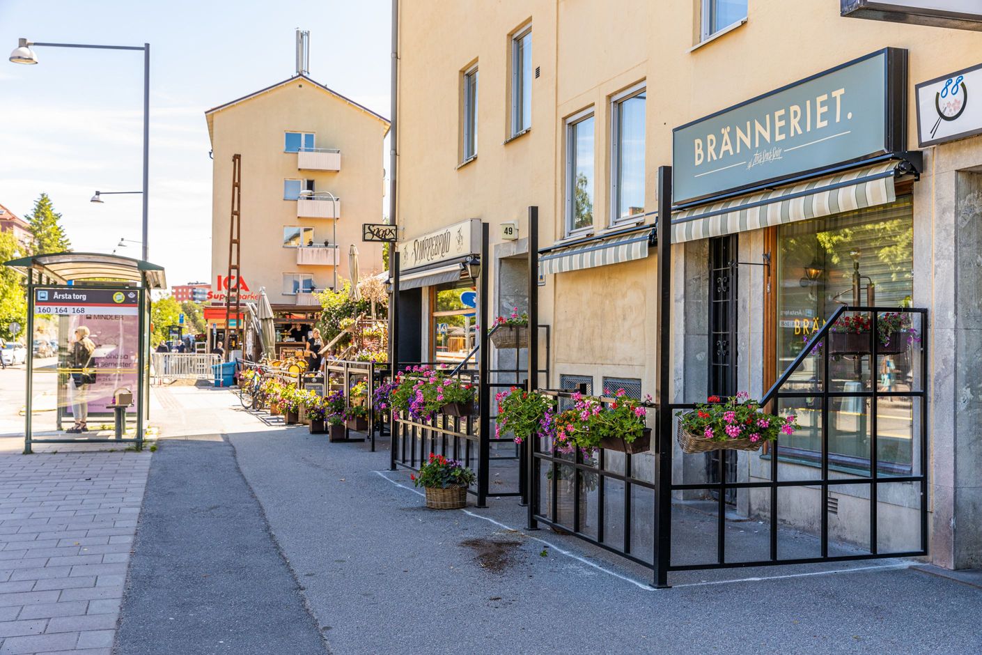 Två små svin och Bränneriet