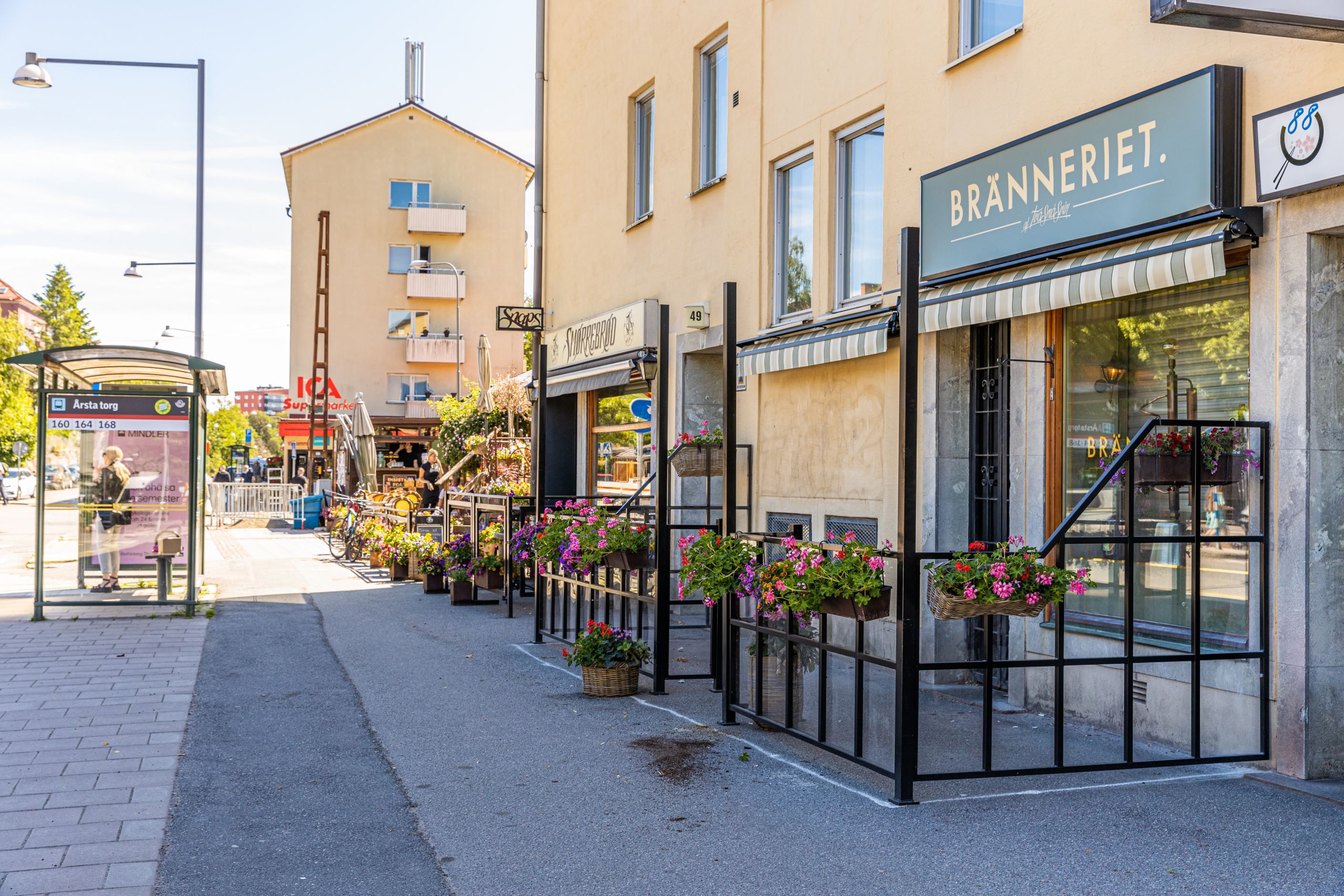 Två små svin och Bränneriet