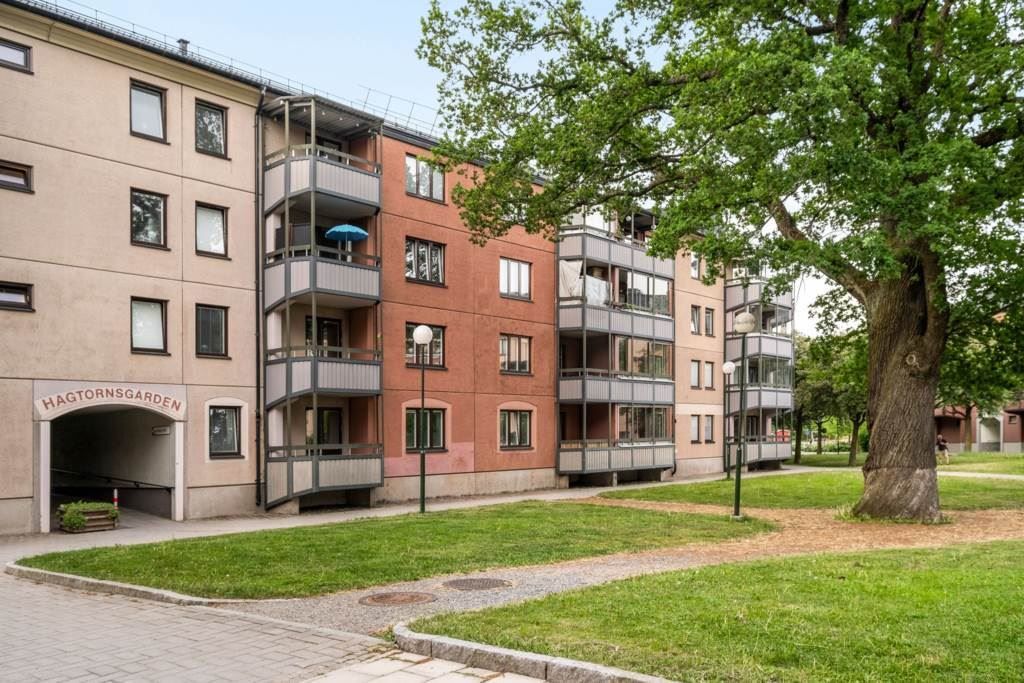 Passage in till Hagtornsgården från Dalens allé