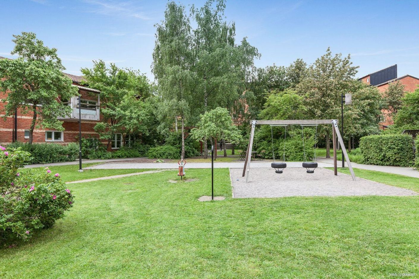 Lummig och grönskande innergård