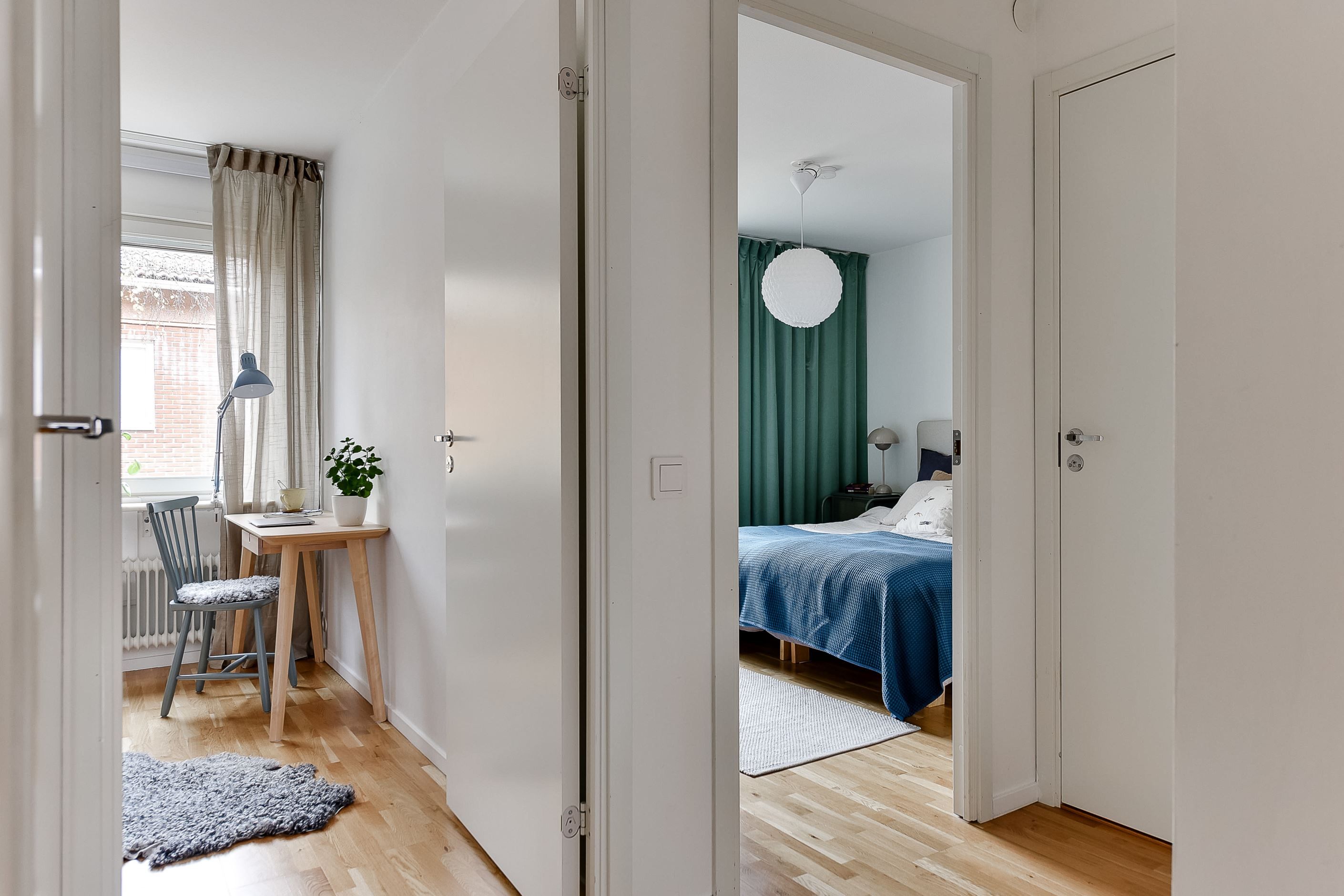 Inre hall - mot sovrum och duschrum