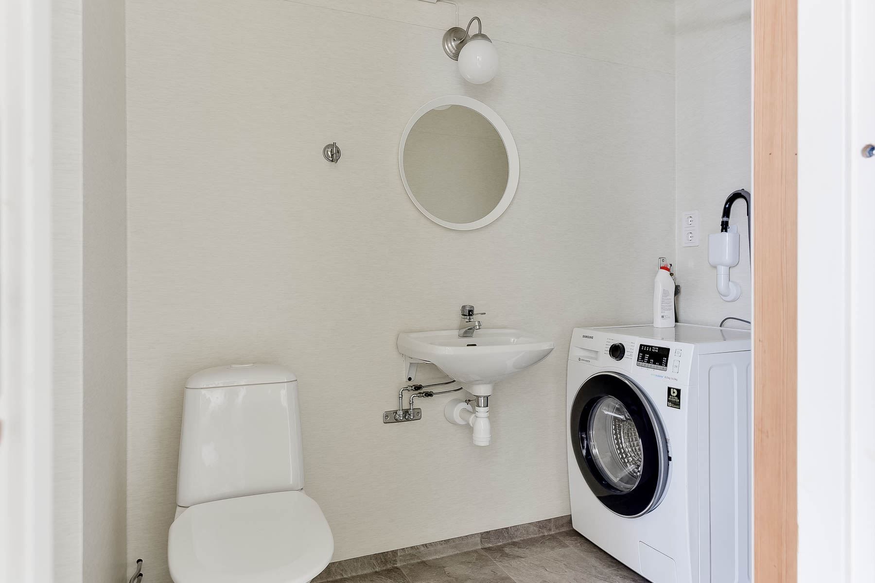 Wc/Tvätt övervåning huvudbyggnad