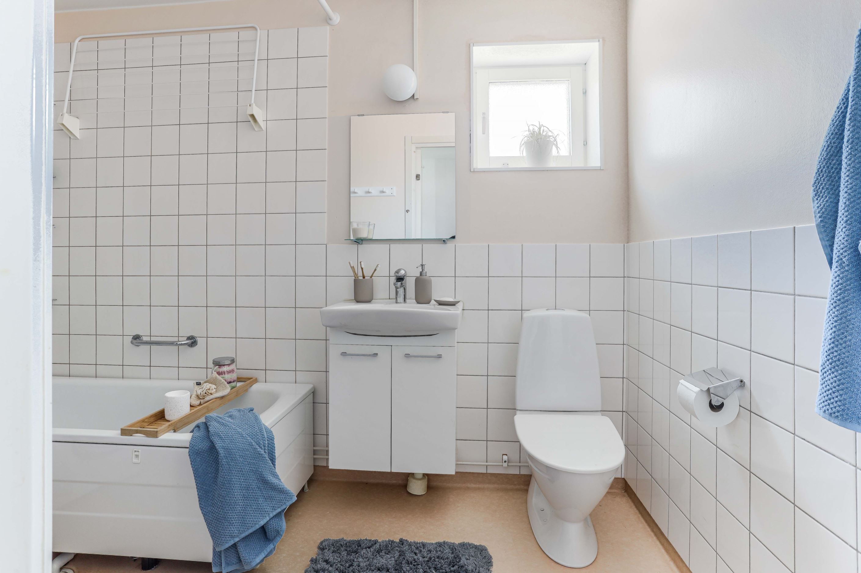 Badrum med tvättdel
