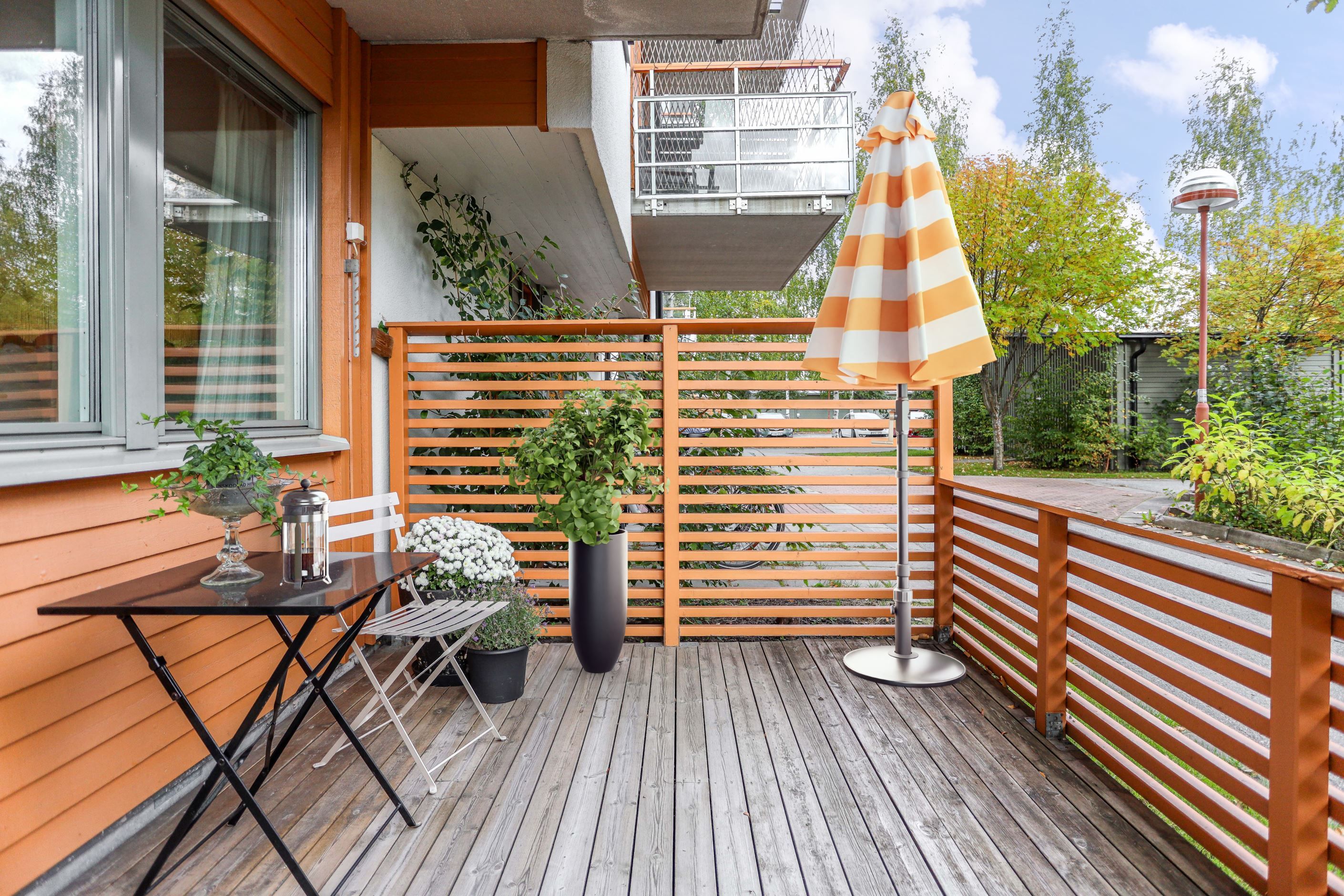 Uteplats med förmiddagssol