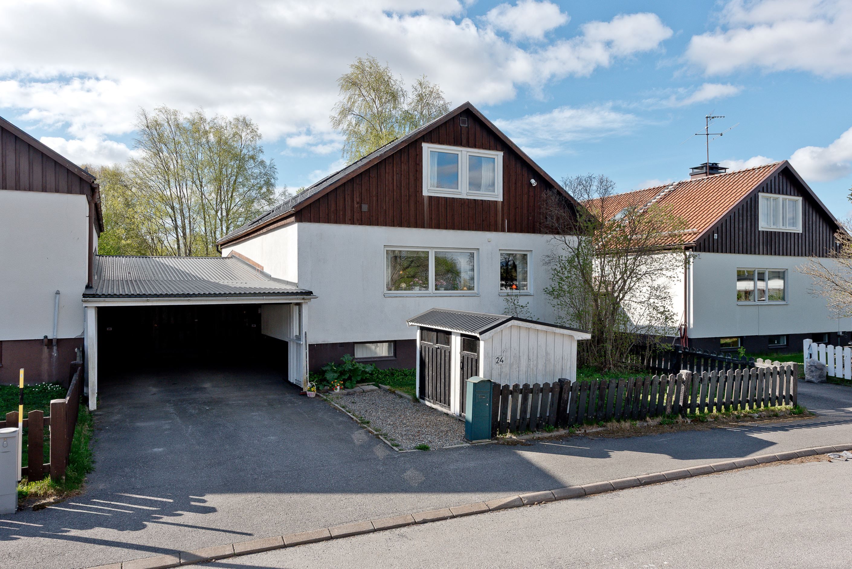 Entré och Carport för en bil