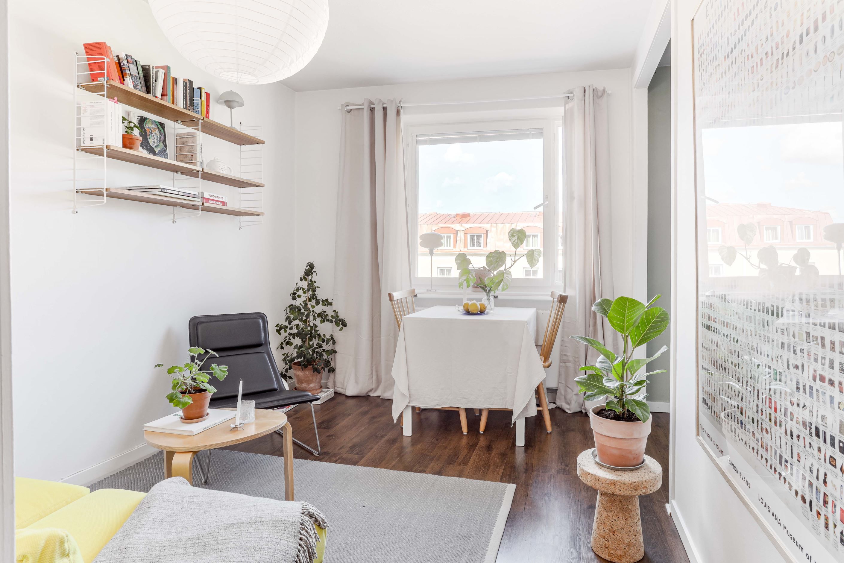 Vardagsrum med matplats