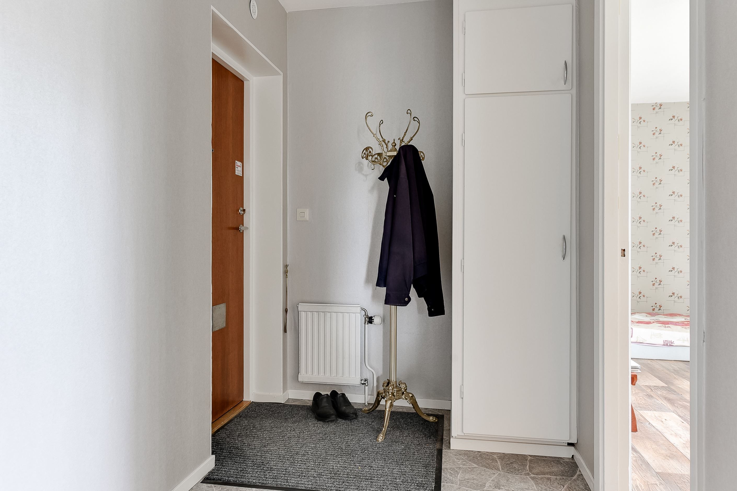 Hall, 3:a. Roseniegatan 1C
