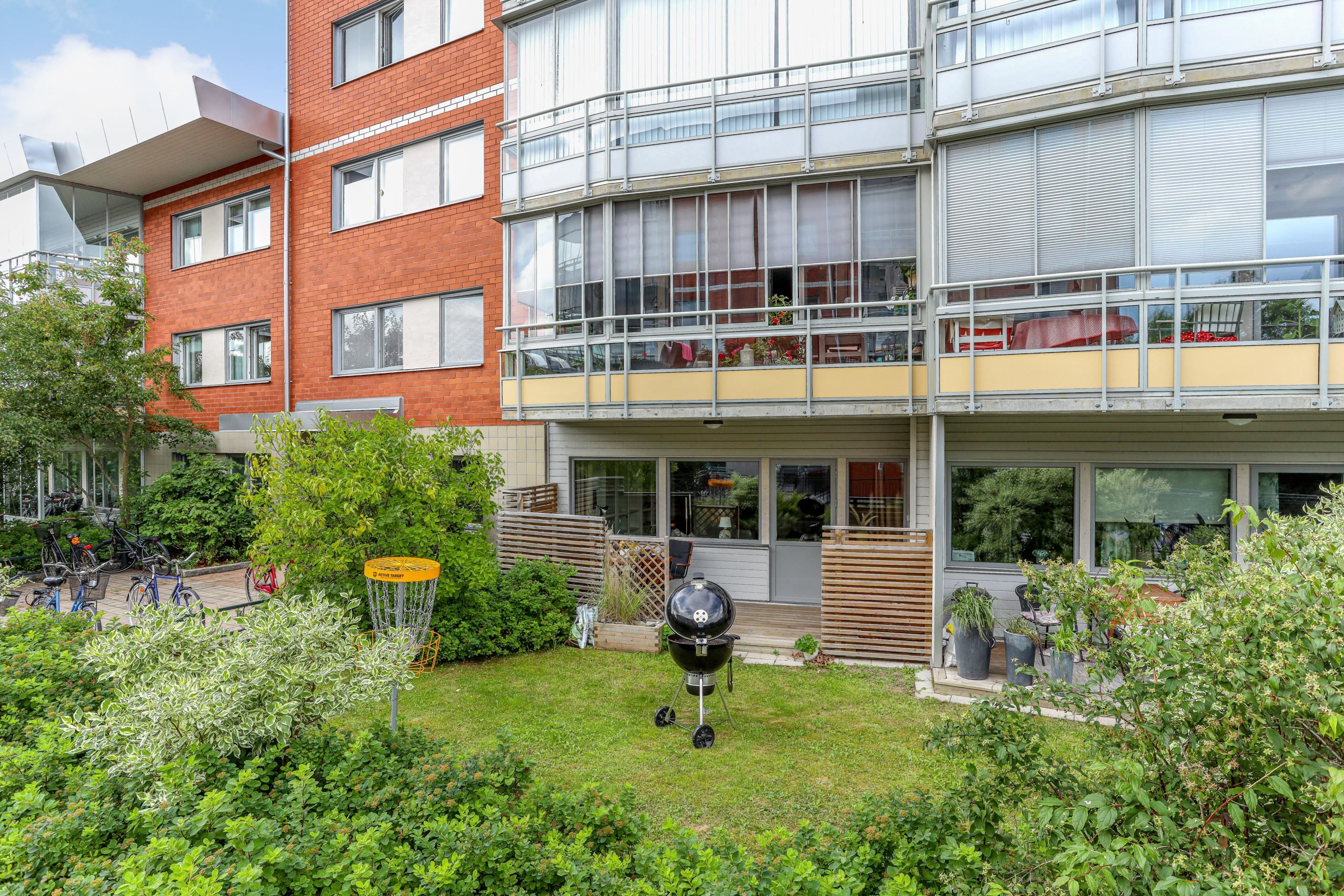 Uteplats med gräsyta