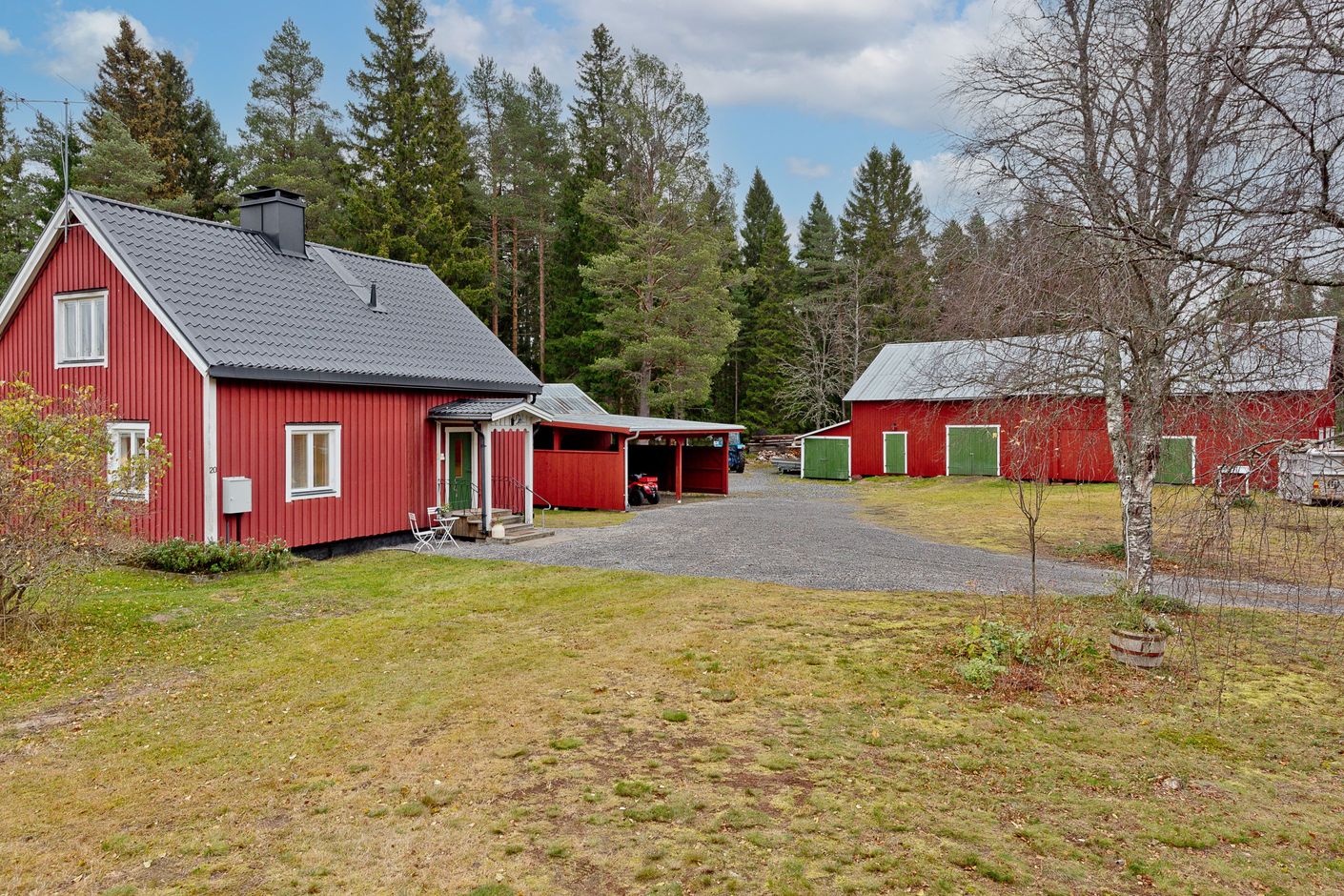 Bostadshus och Ladugård