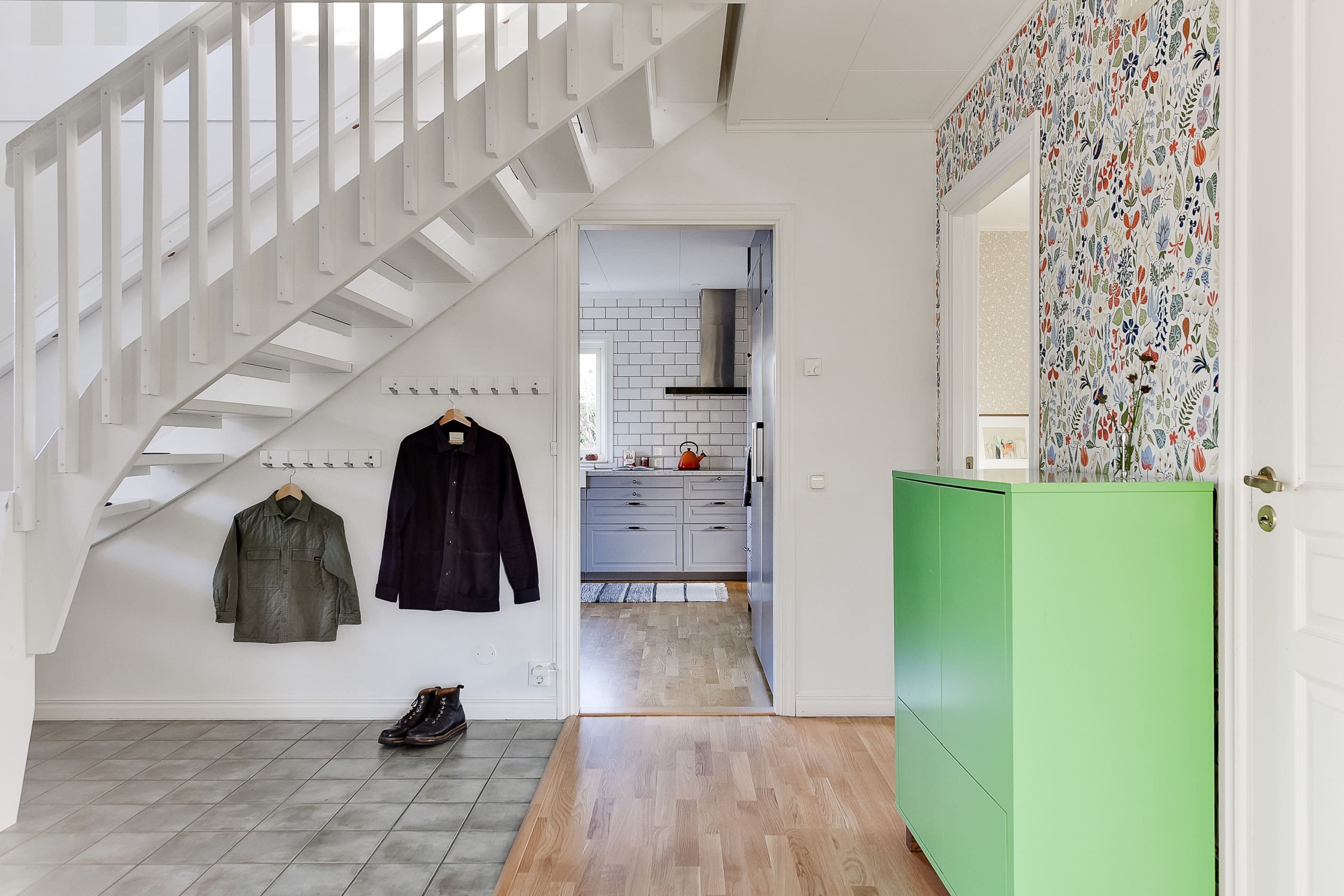 Inre hall mot sovrum 1 & kök