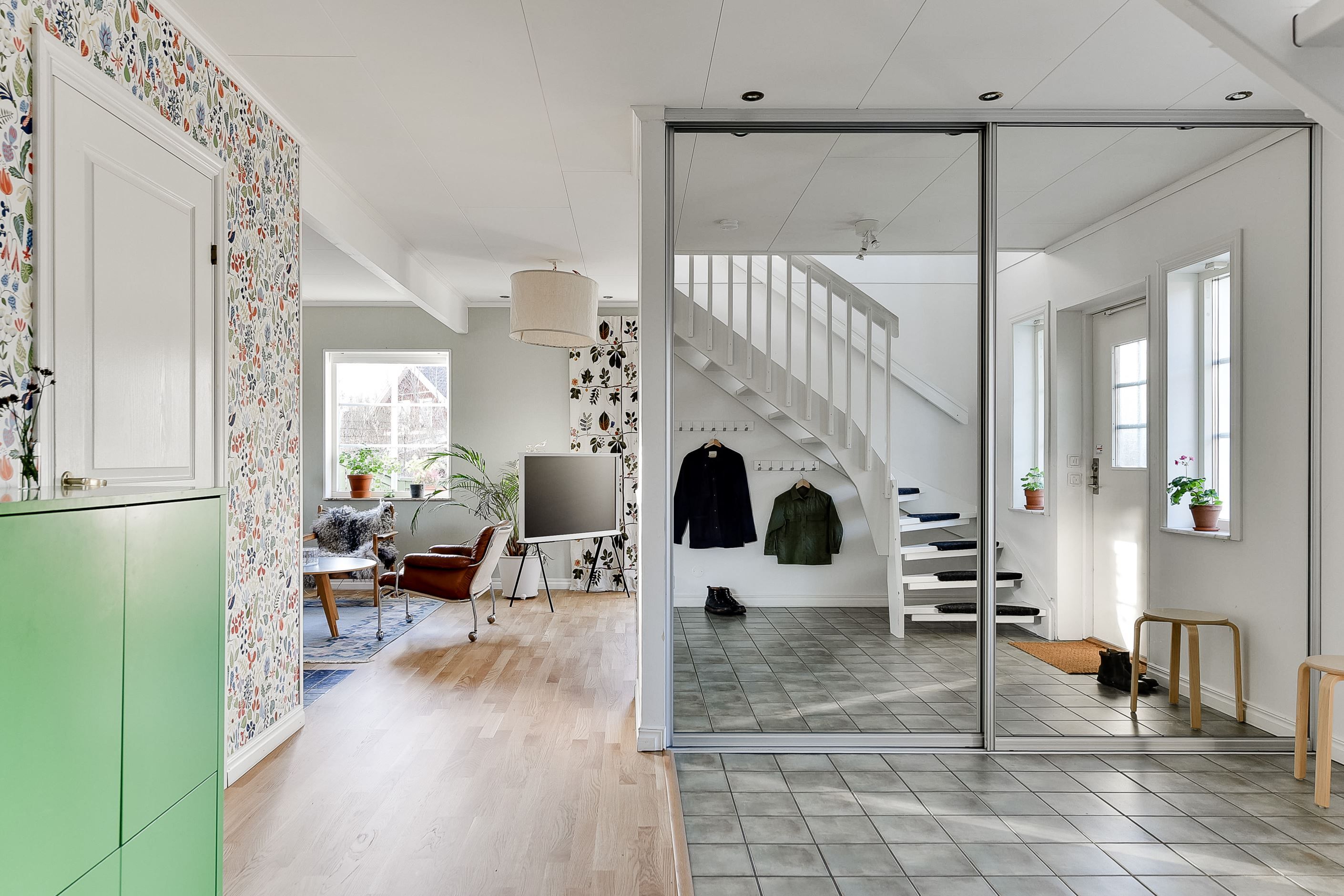 Inre hall mot duschrum & vardagsrum