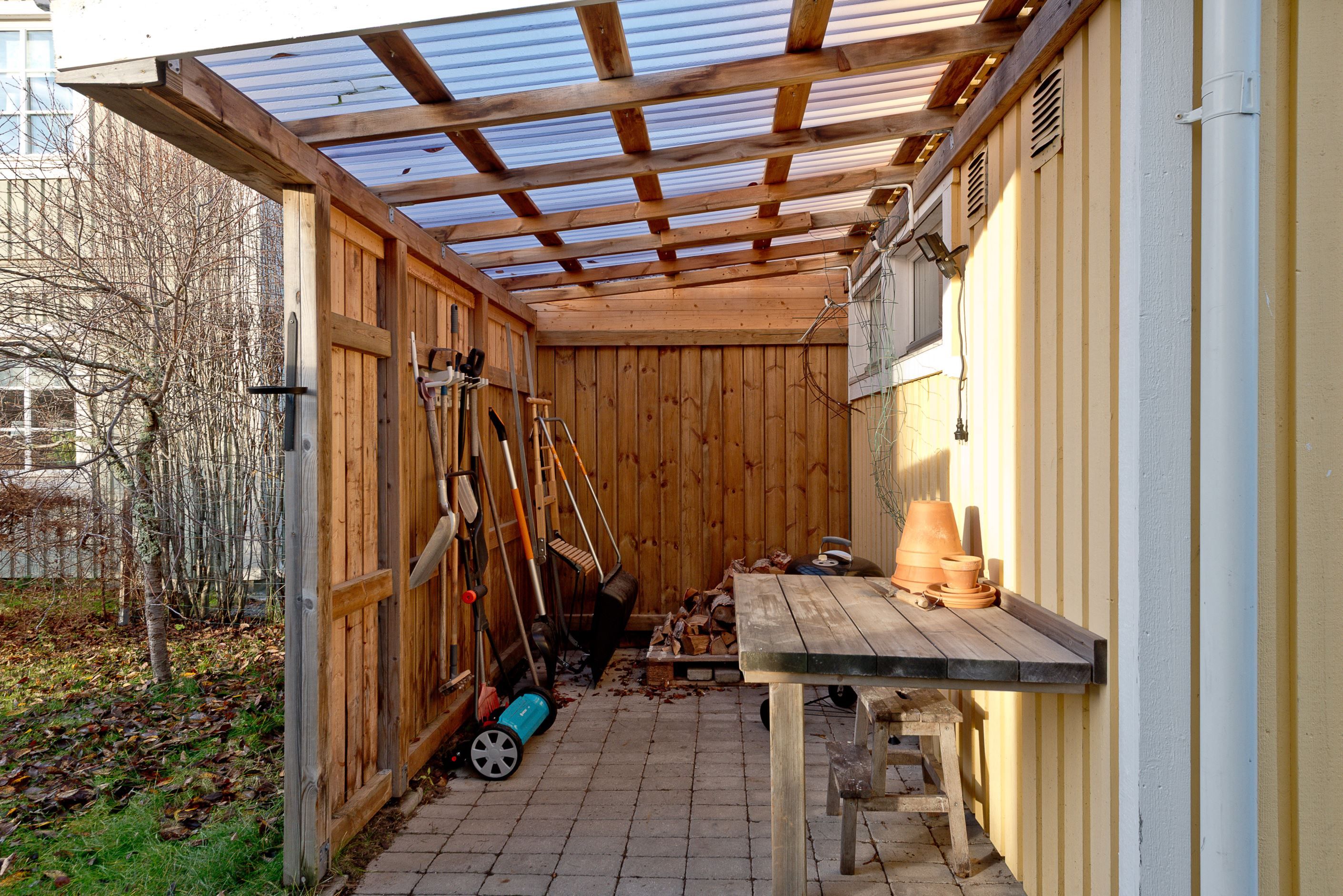 Förvaring intill garage